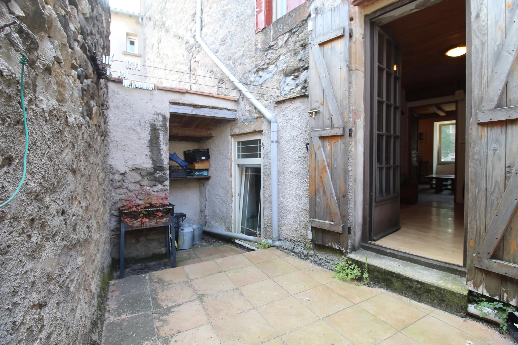 Maison en pierre rénovée à Brusque, 143 m², idéal résidence ou vacances 