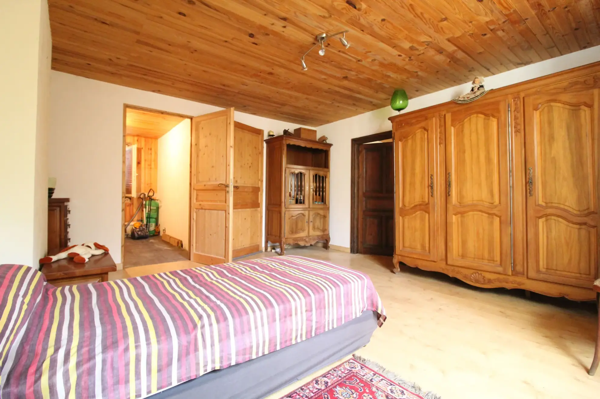 Maison en pierre rénovée à Brusque, 143 m², idéal résidence ou vacances 