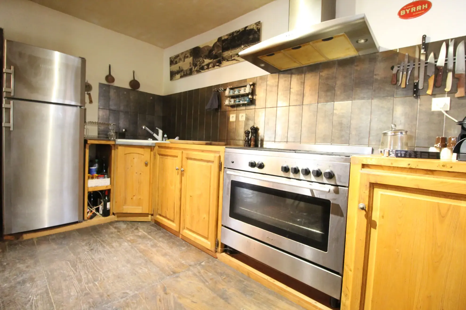 Maison en pierre rénovée à Brusque, 143 m², idéal résidence ou vacances 