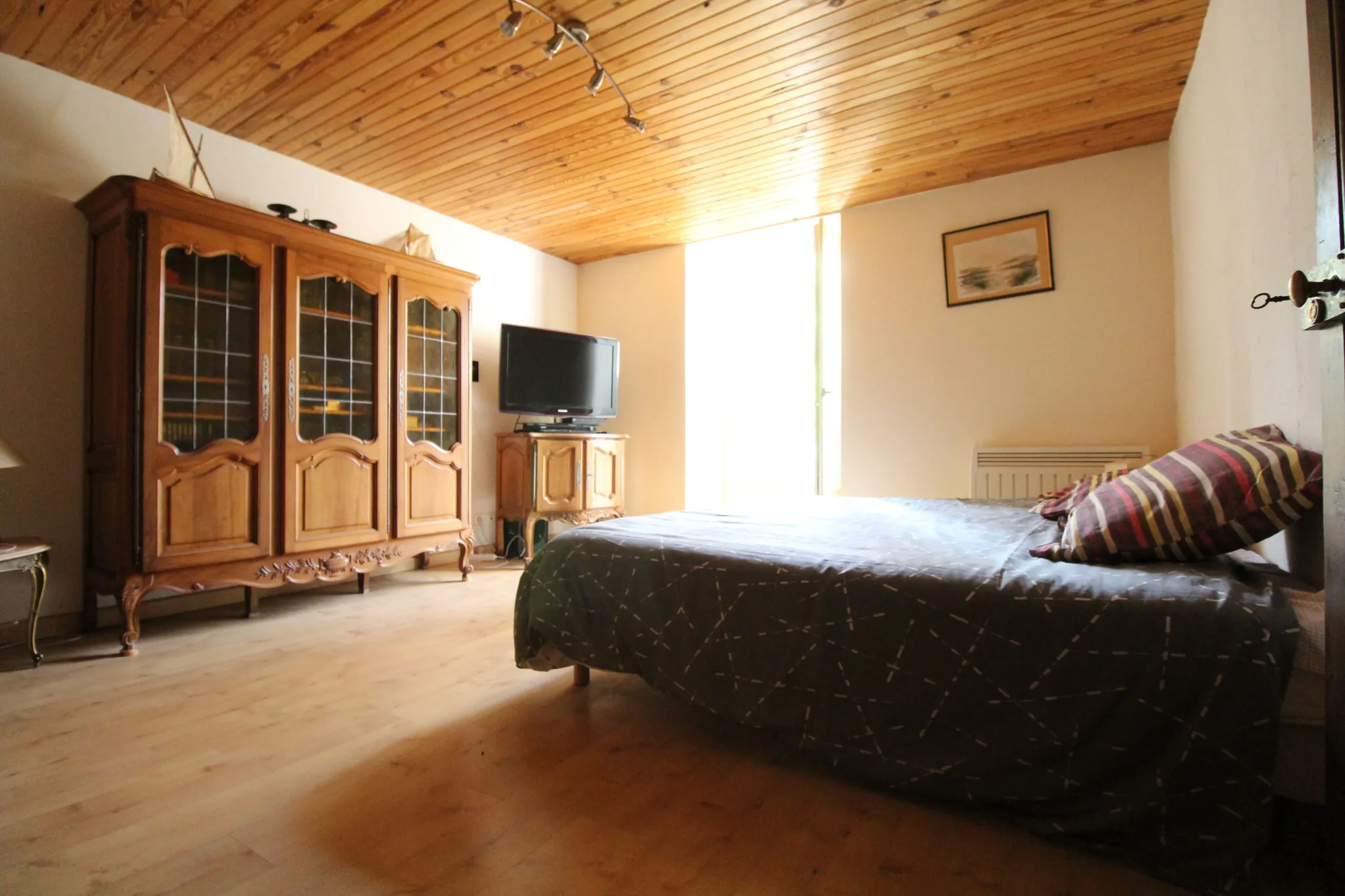 Maison en pierre rénovée à Brusque, 143 m², idéal résidence ou vacances 