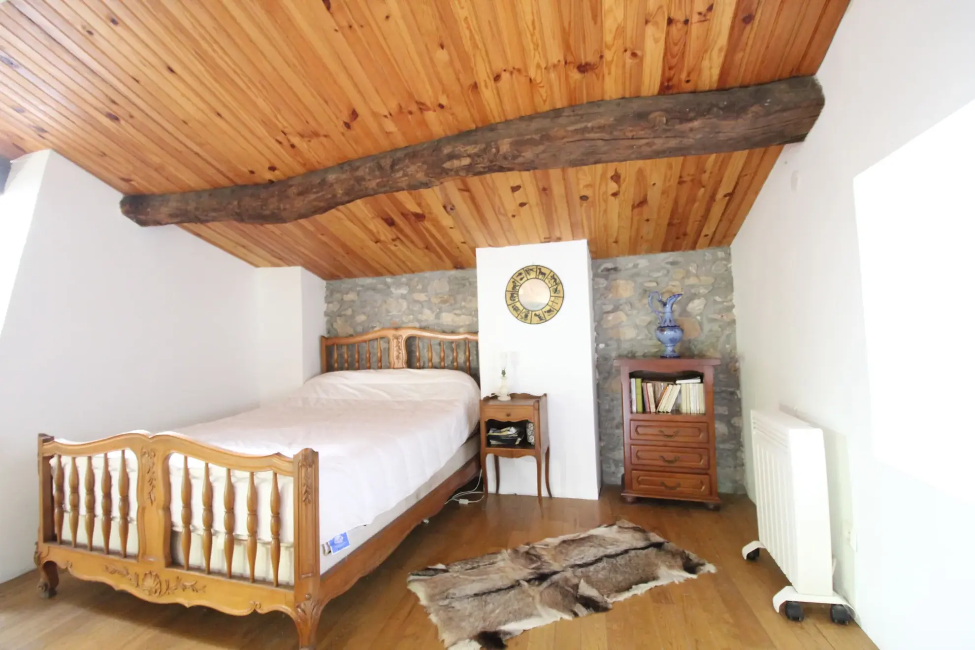 Maison en pierre rénovée à Brusque, 143 m², idéal résidence ou vacances 