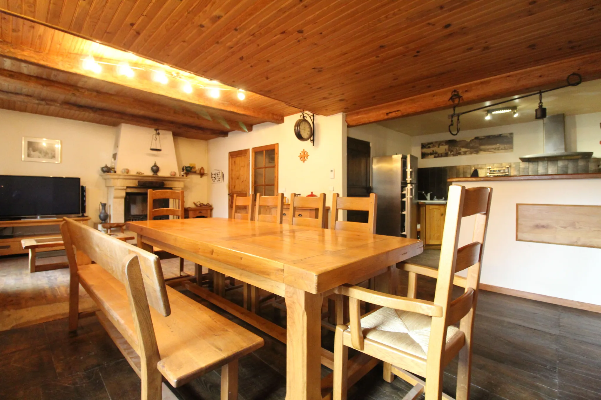 Maison en pierre rénovée à Brusque, 143 m², idéal résidence ou vacances