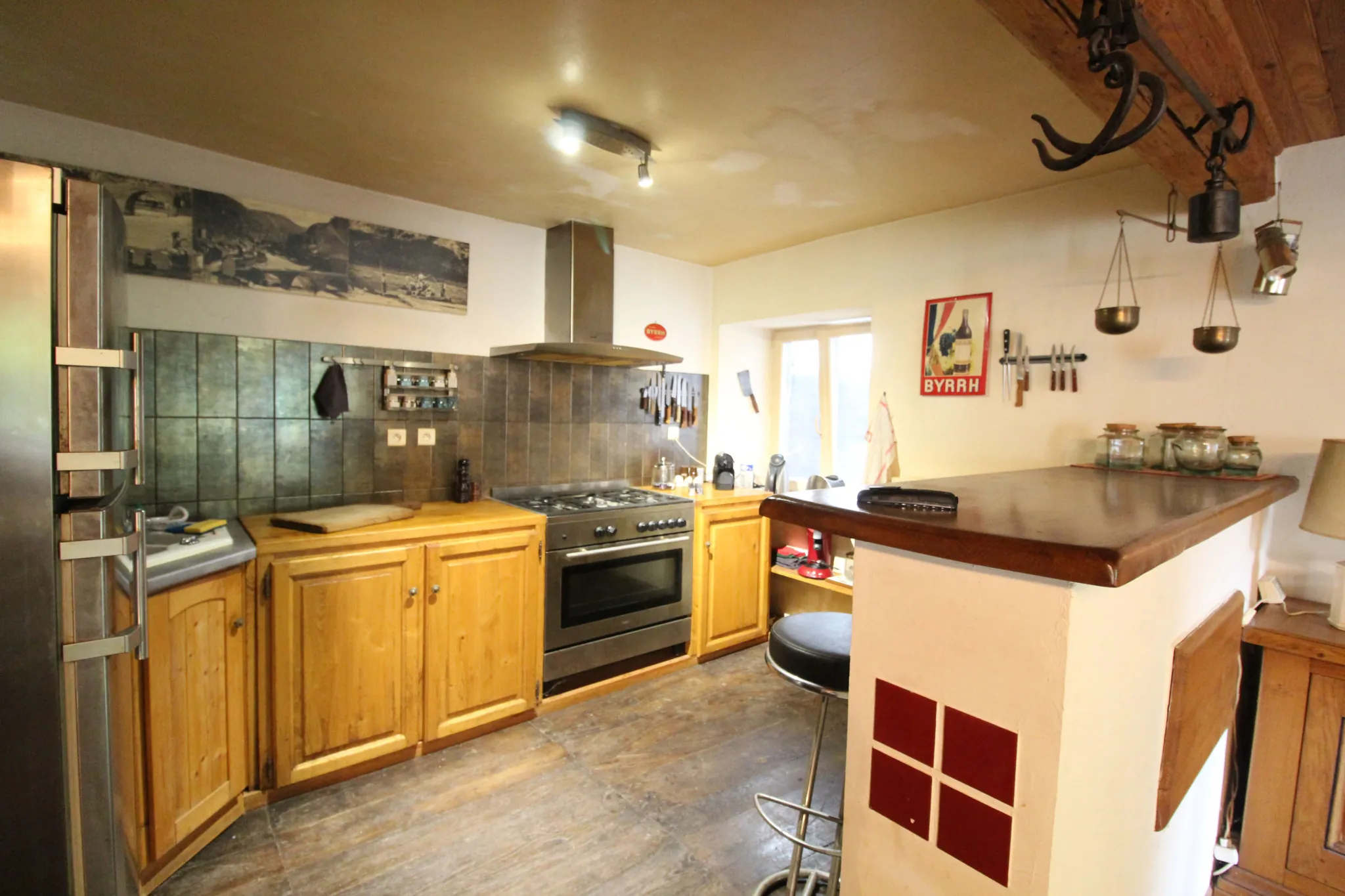 Maison en pierre rénovée à Brusque, 143 m², idéal résidence ou vacances 