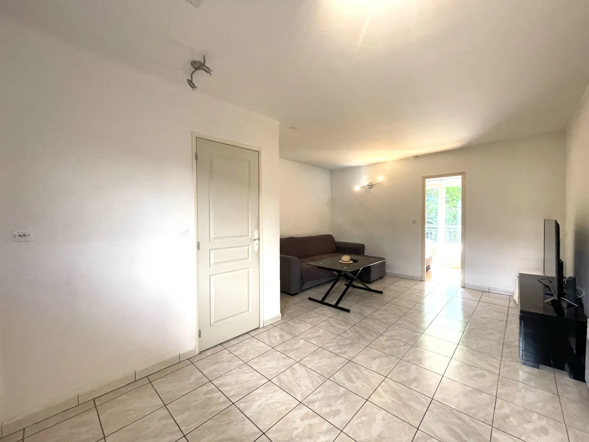 Studio de 33 m² avec coin nuit à Saint-Raphaël, proche centre-ville et plages 