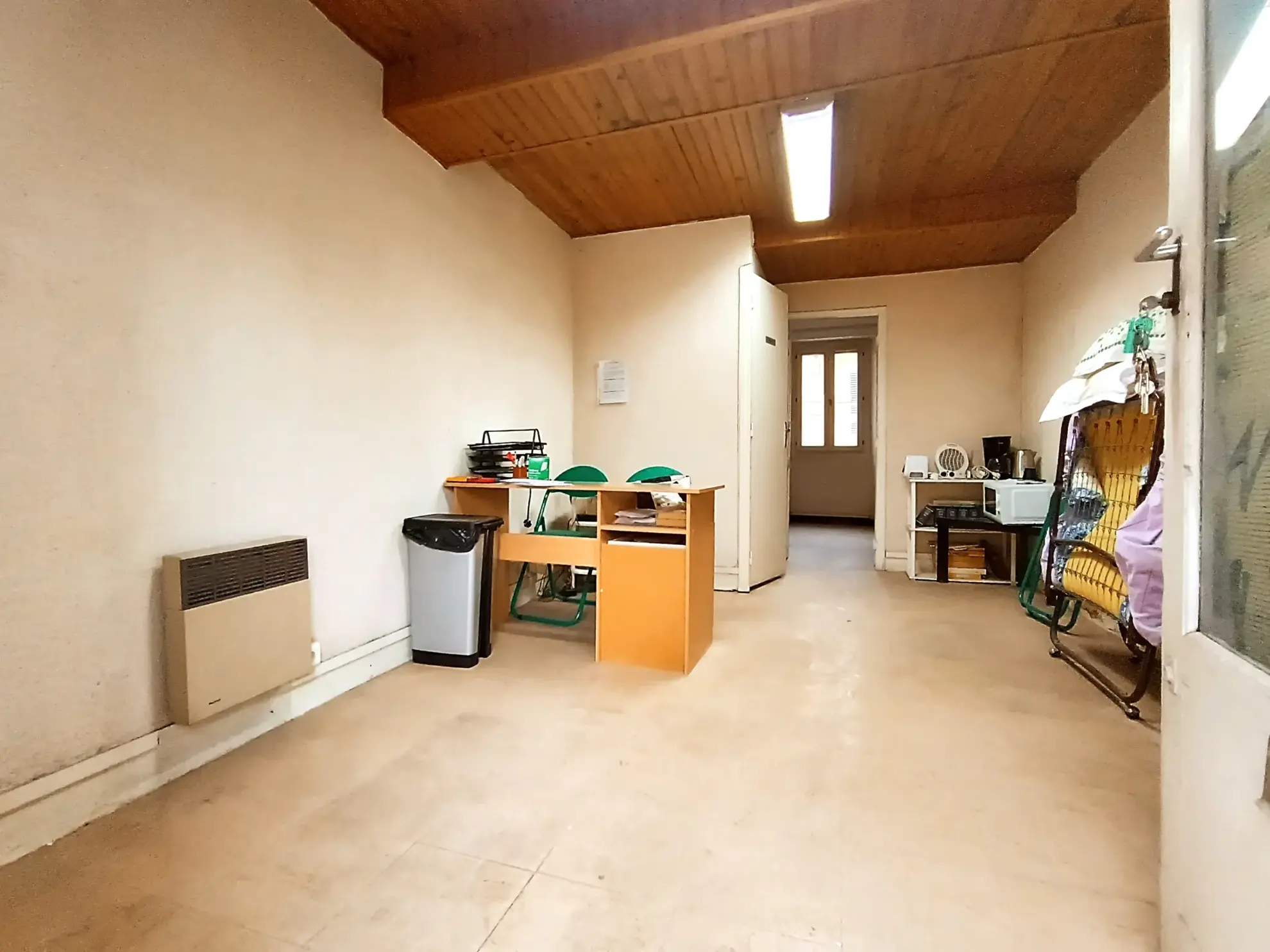 Local professionnel loué à Toulon avec rendement de 7,73 %, idéal pour investisseur