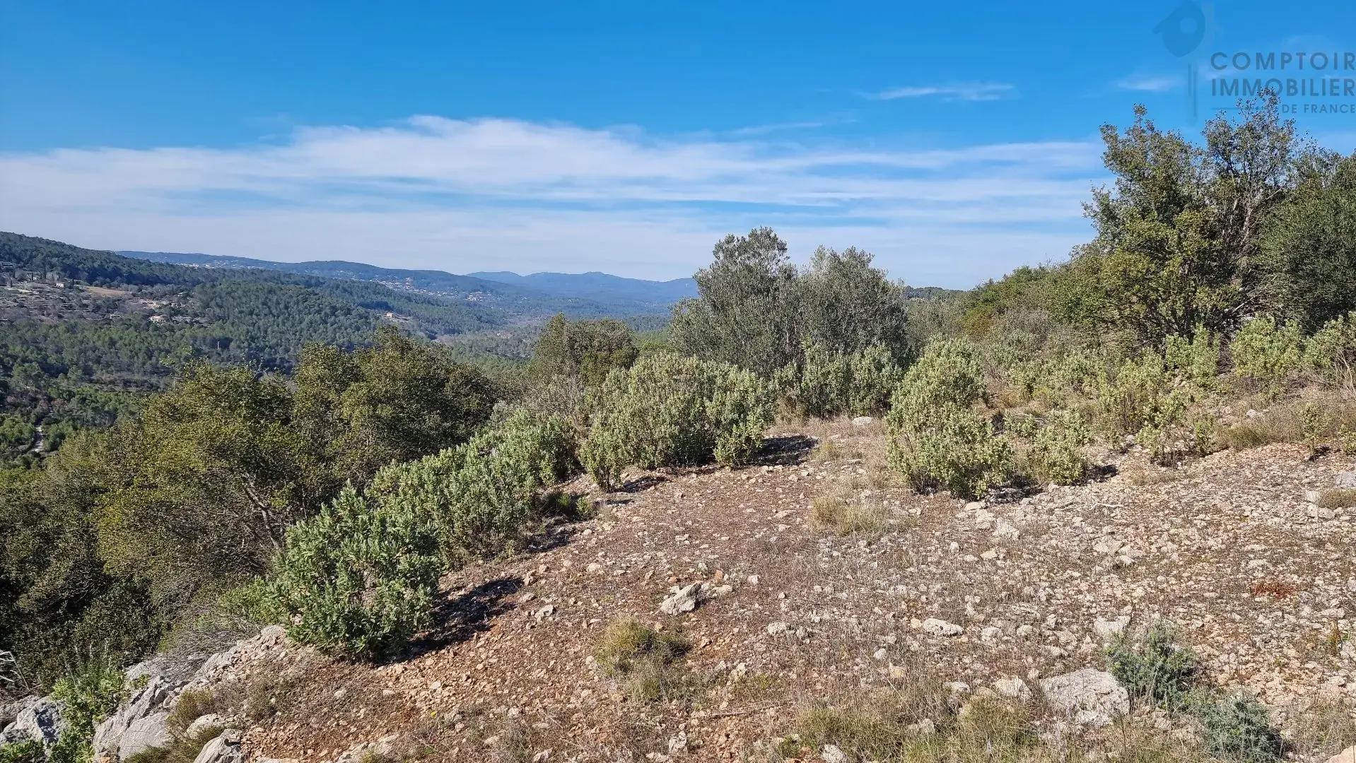 Terrain non constructible de 4818 m² à Taradeau avec vue panoramique 