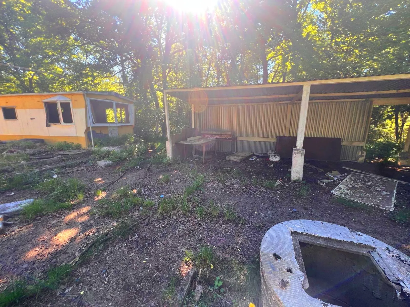 Terrain de loisirs à vendre à Germigny-des-Pres, proche de la Loire, à rénover 