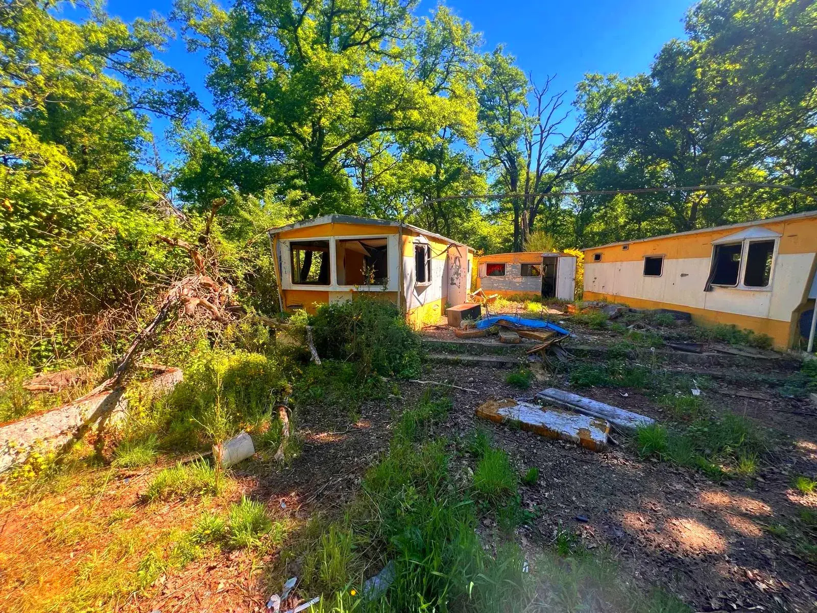 Terrain de loisirs à vendre à Germigny-des-Pres, proche de la Loire, à rénover 