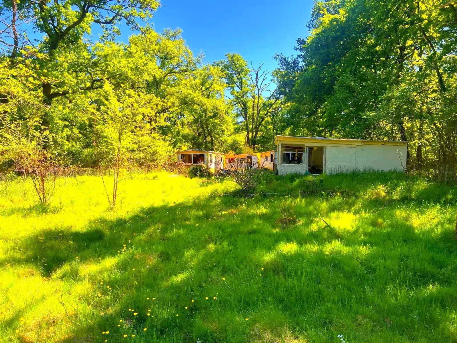 Terrain de loisirs à vendre à Germigny-des-Pres, proche de la Loire, à rénover 