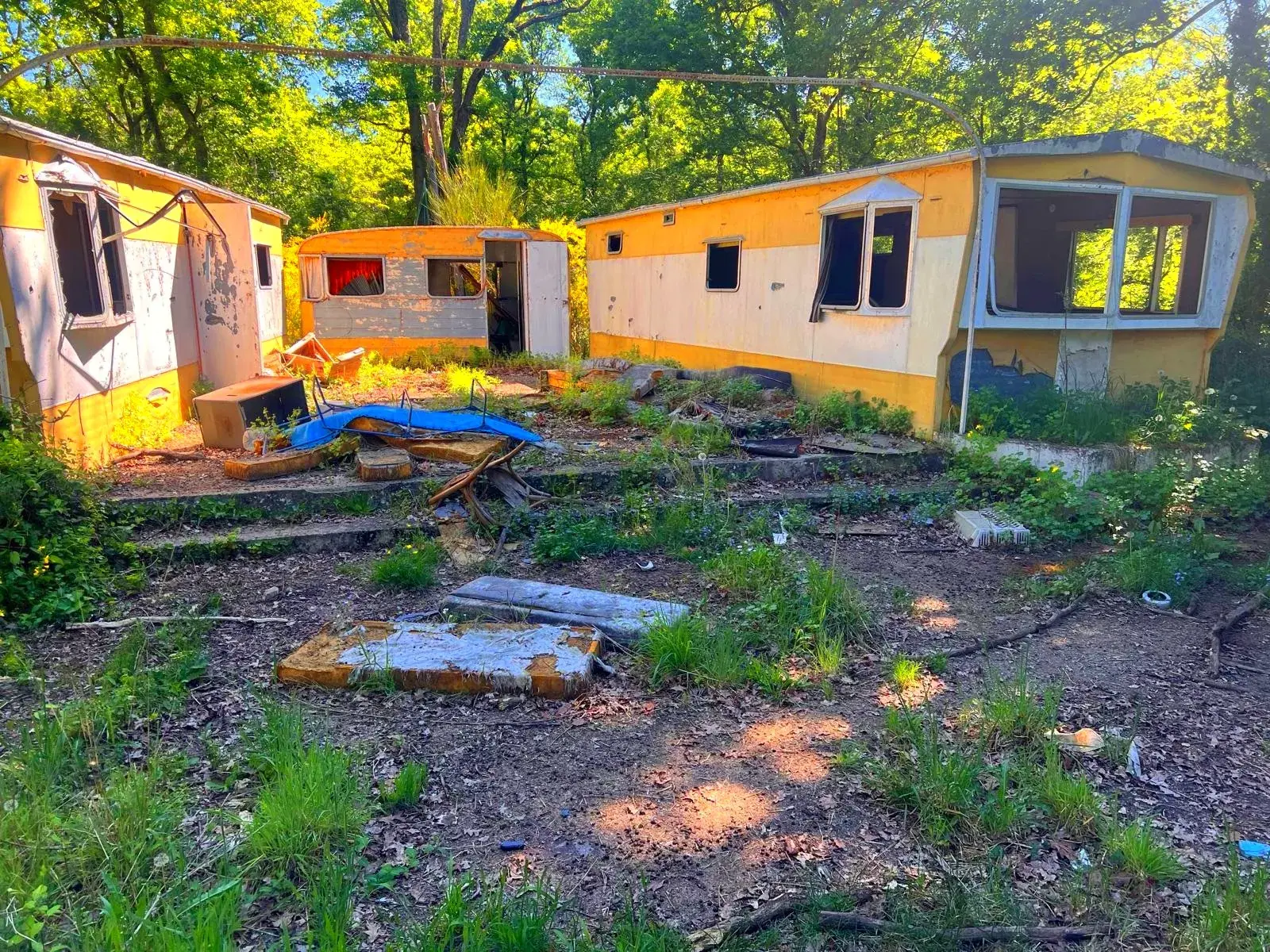 Terrain de loisirs à vendre à Germigny-des-Pres, proche de la Loire, à rénover 