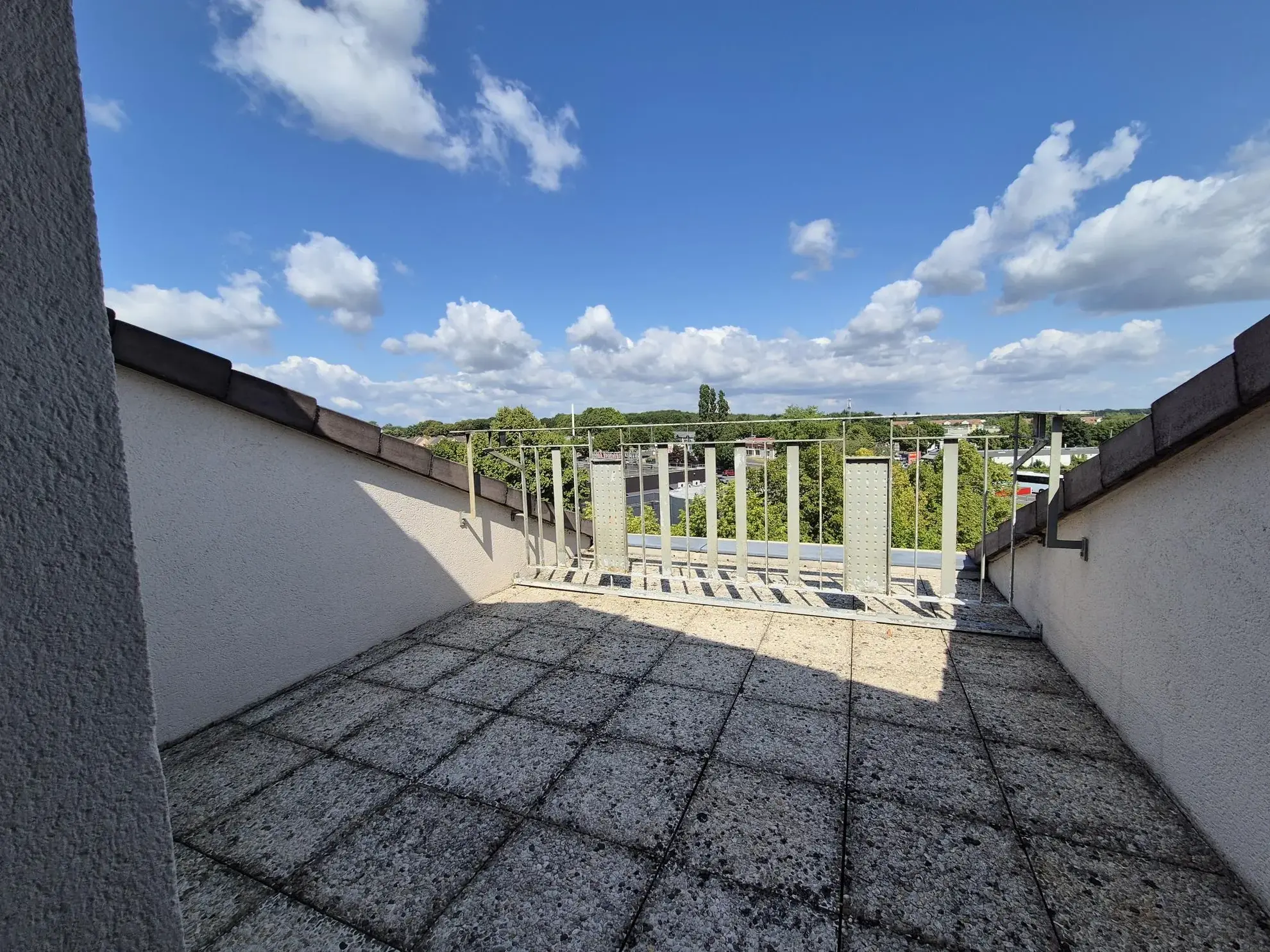 Appartement duplex 5 pièces de 97m² avec terrasse à Saint Pierre du Perray 