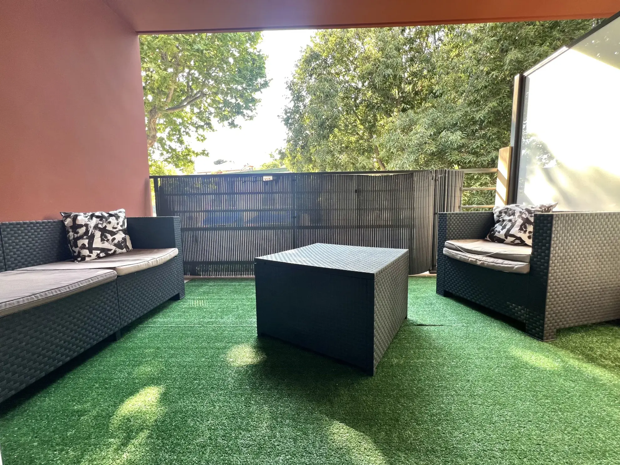 Vente appartement T2 récent avec terrasse et parking à Toulon 