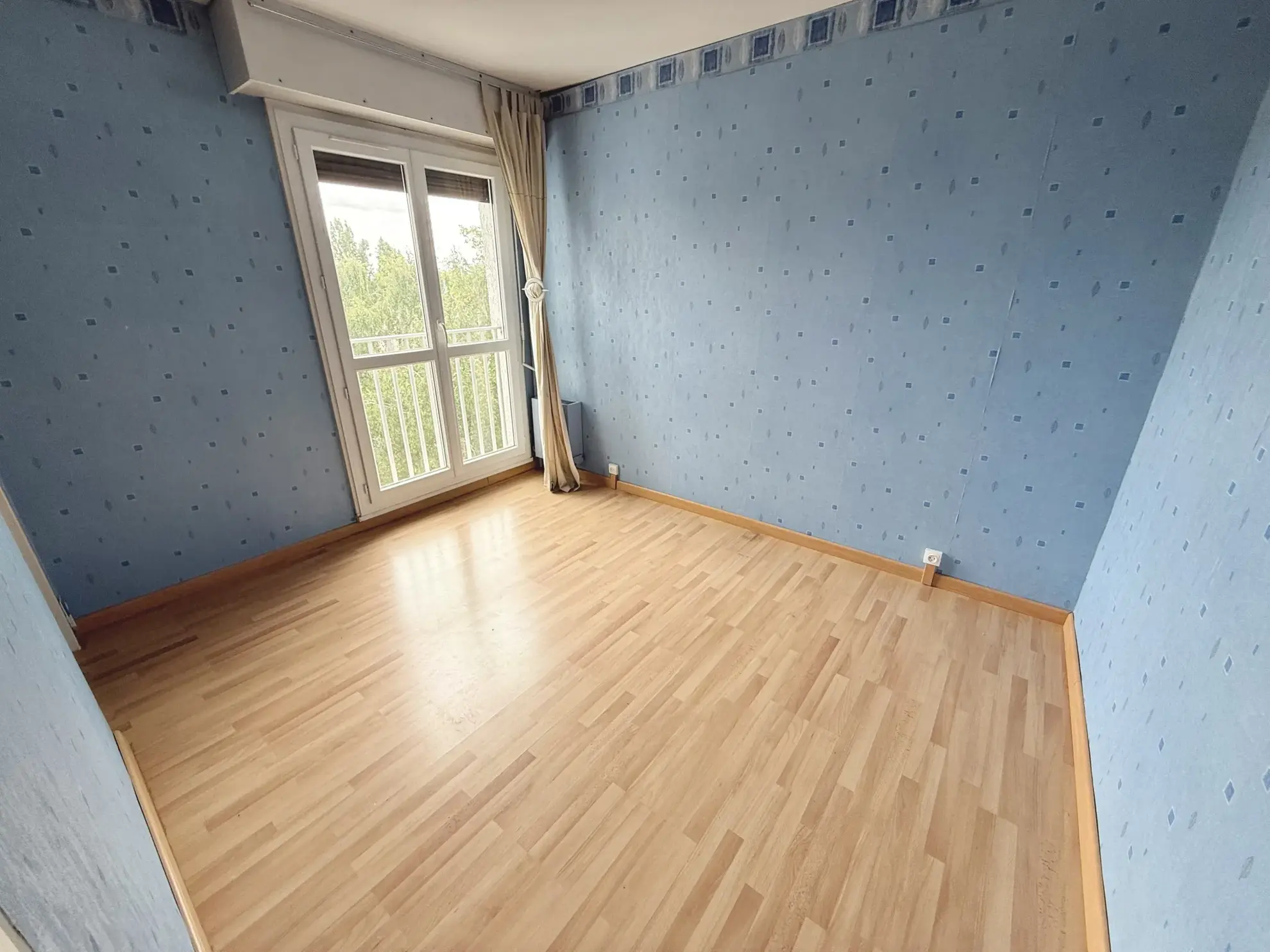 Appartement 5 pièces de 97 m² aux Ulis dans la résidence Les Millepertuis 