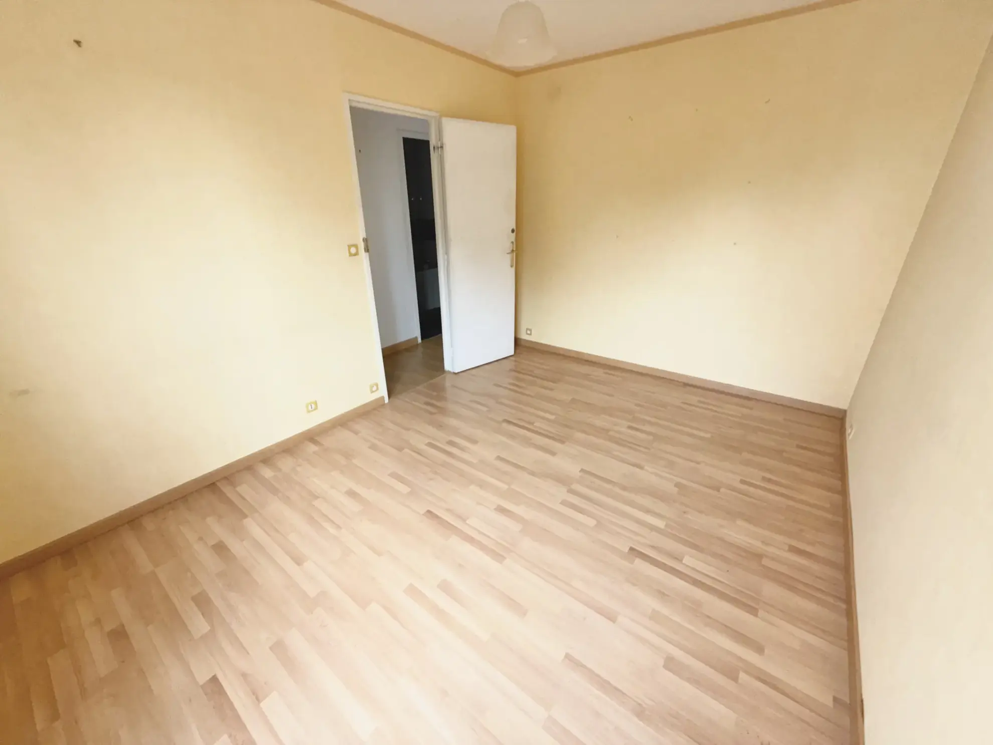 Appartement 5 pièces de 97 m² aux Ulis dans la résidence Les Millepertuis 