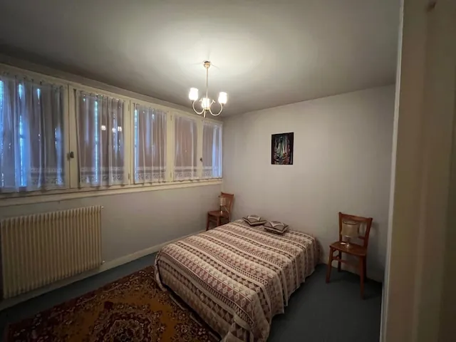 Maison avec deux logements à Semur-en-Auxois, jardin, garage, bon état 