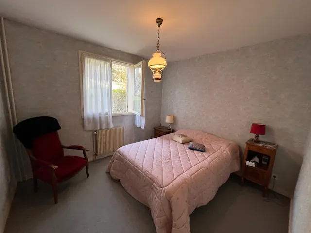 Maison avec deux logements à Semur-en-Auxois, jardin, garage, bon état 