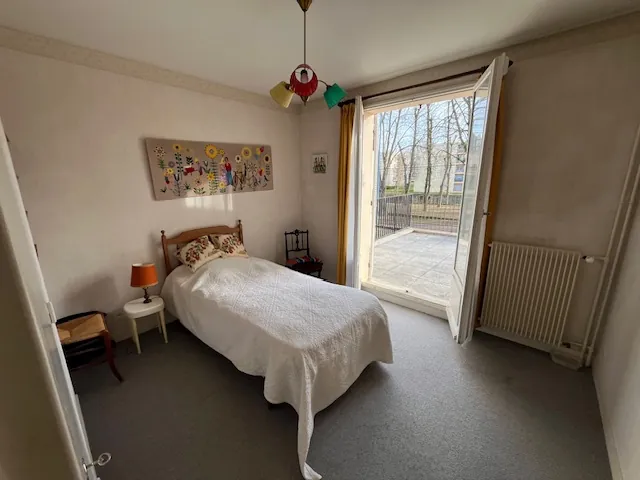 Maison avec deux logements à Semur-en-Auxois, jardin, garage, bon état 