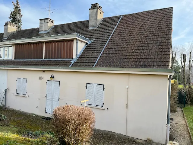 Maison avec deux logements à Semur-en-Auxois, jardin, garage, bon état 
