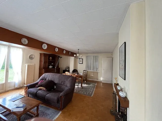 Maison avec deux logements à Semur-en-Auxois, jardin, garage, bon état 