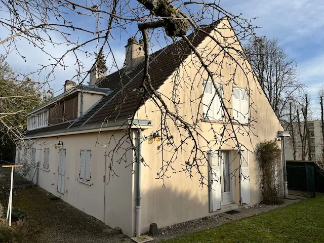 Maison avec deux logements à Semur-en-Auxois, jardin, garage, bon état