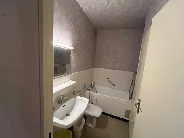 Maison avec deux logements à Semur-en-Auxois, jardin, garage, bon état 