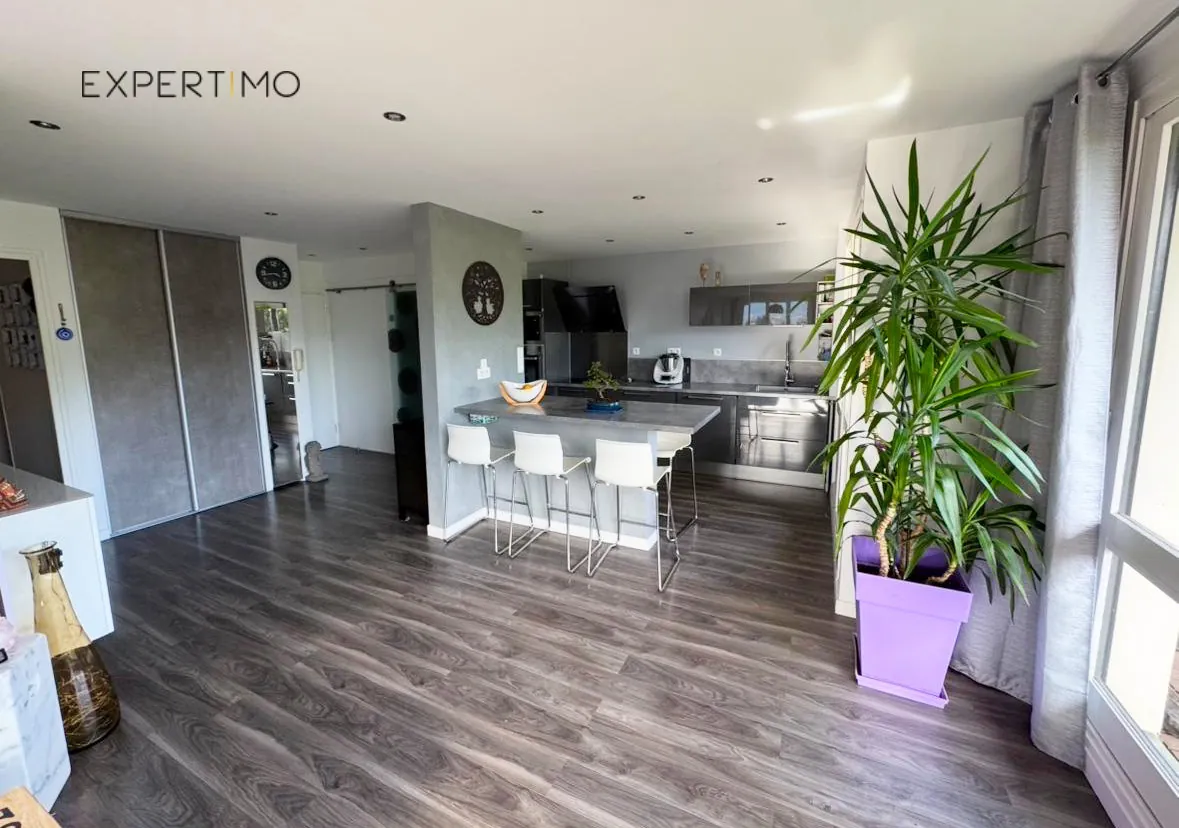 Appartement T4 rénové de 83 m² avec balcon à Échirolles