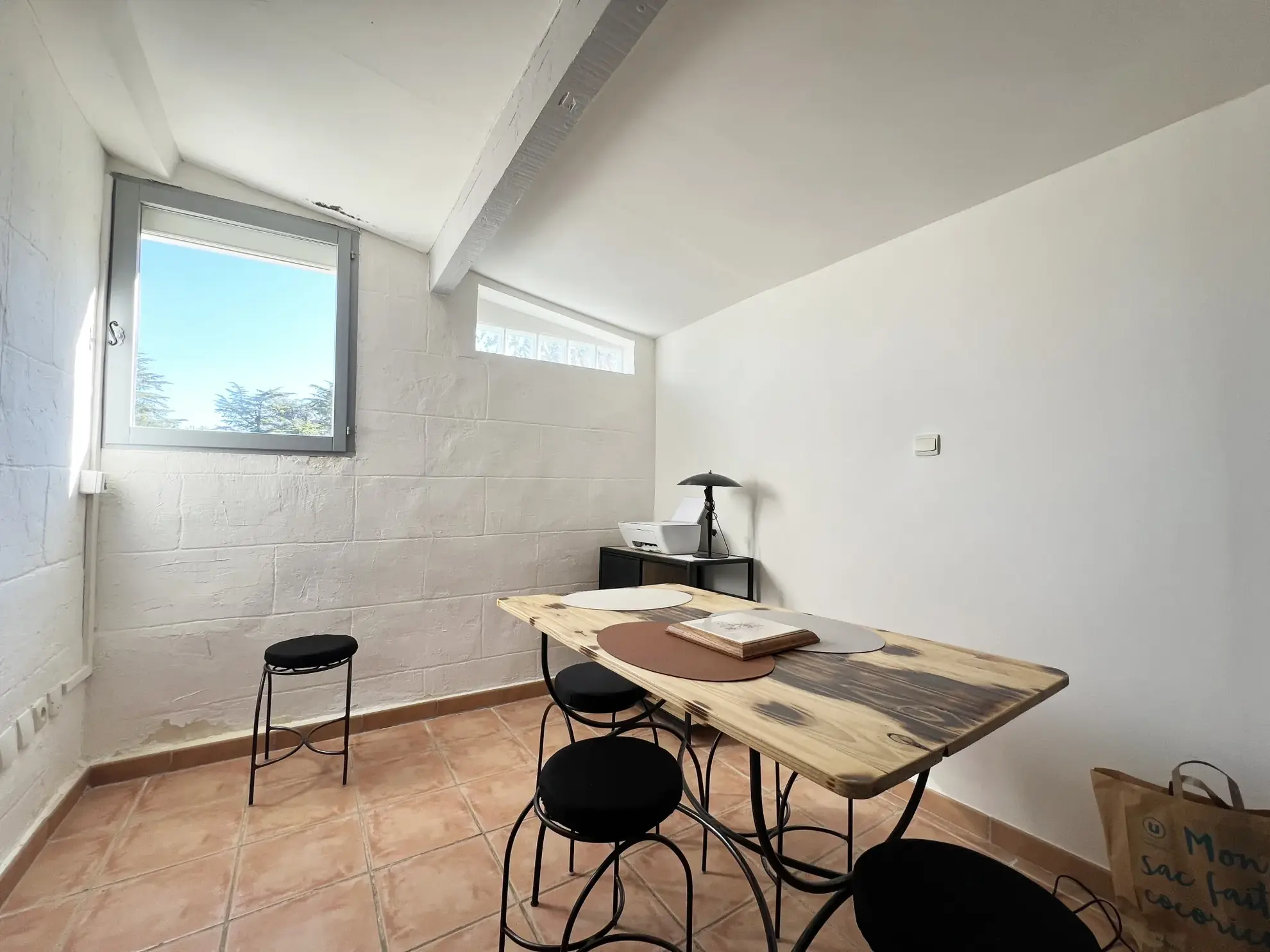 Appartement T3 à Orange de 51 m2 avec terrasse, calme et proximité commerces 