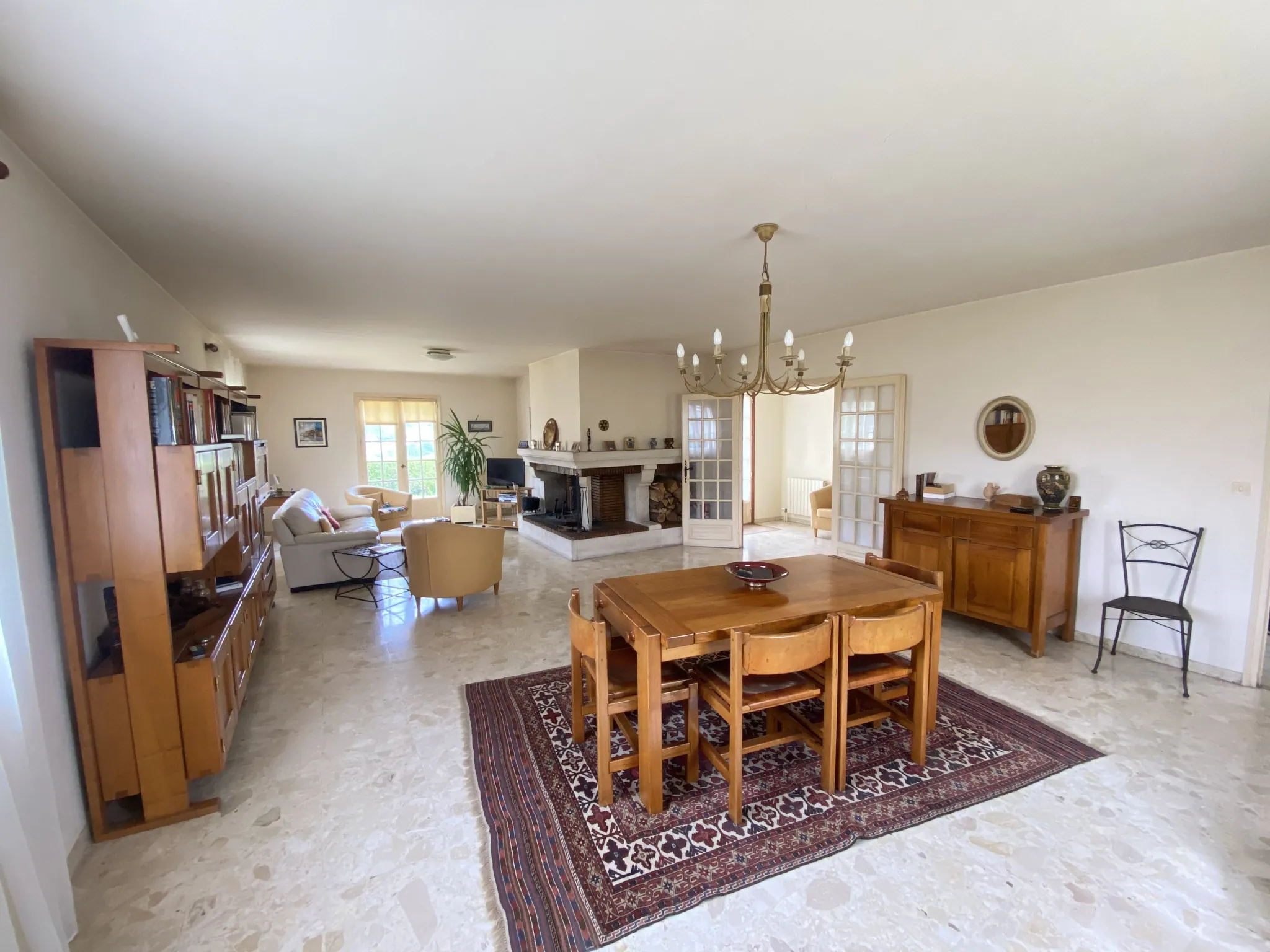 Villa de 160 m² proche centre-ville de La Réole avec 4 chambres et garage 