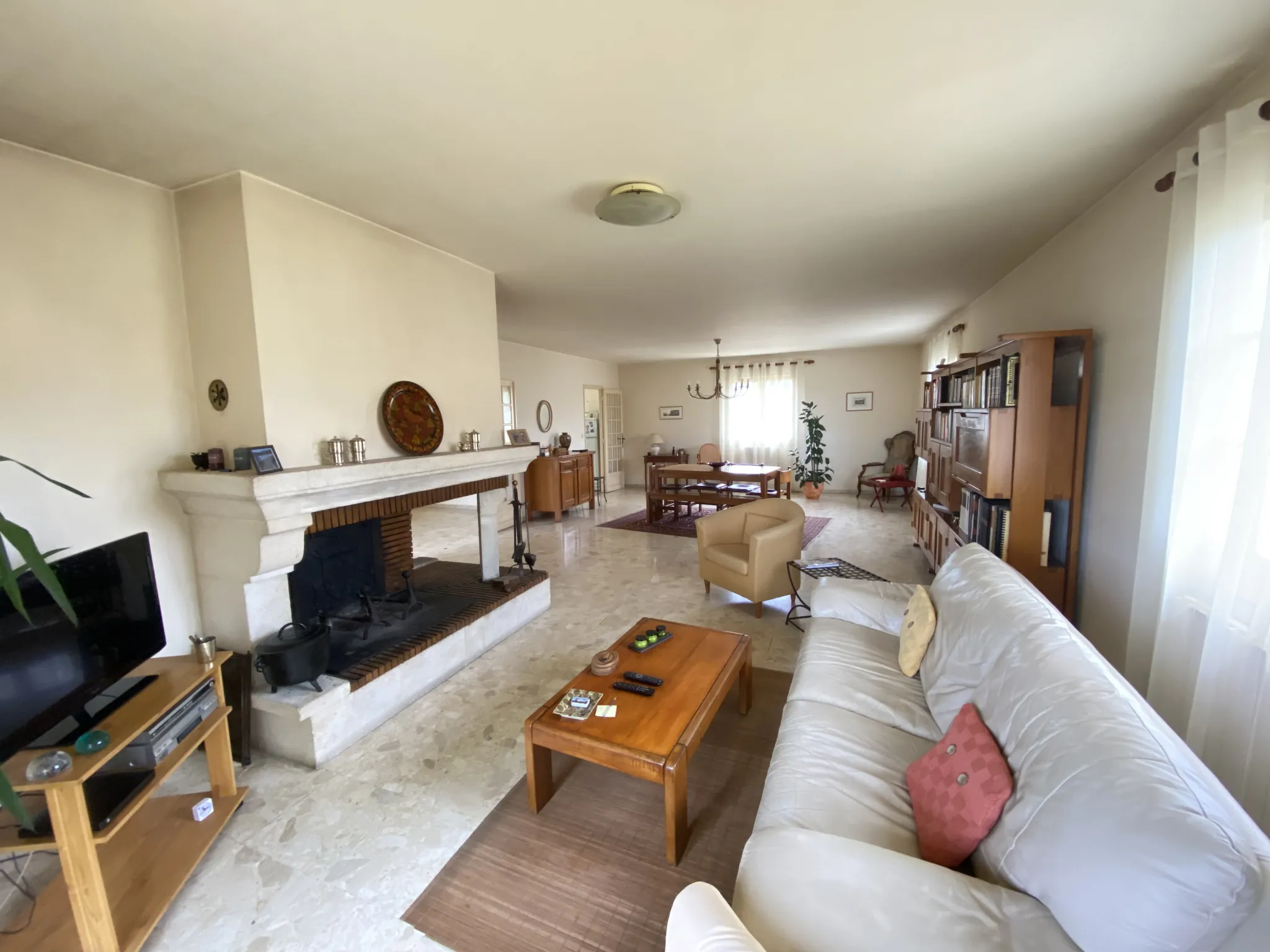 Villa de 160 m² proche centre-ville de La Réole avec 4 chambres et garage 