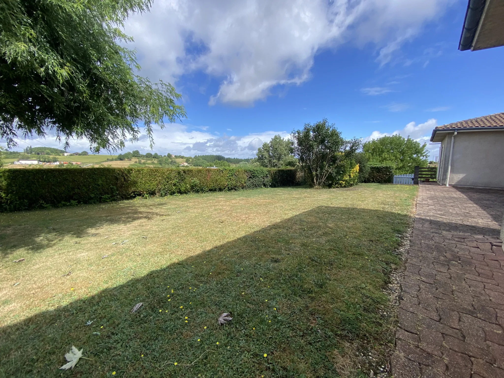 Villa de 160 m² proche centre-ville de La Réole avec 4 chambres et garage 