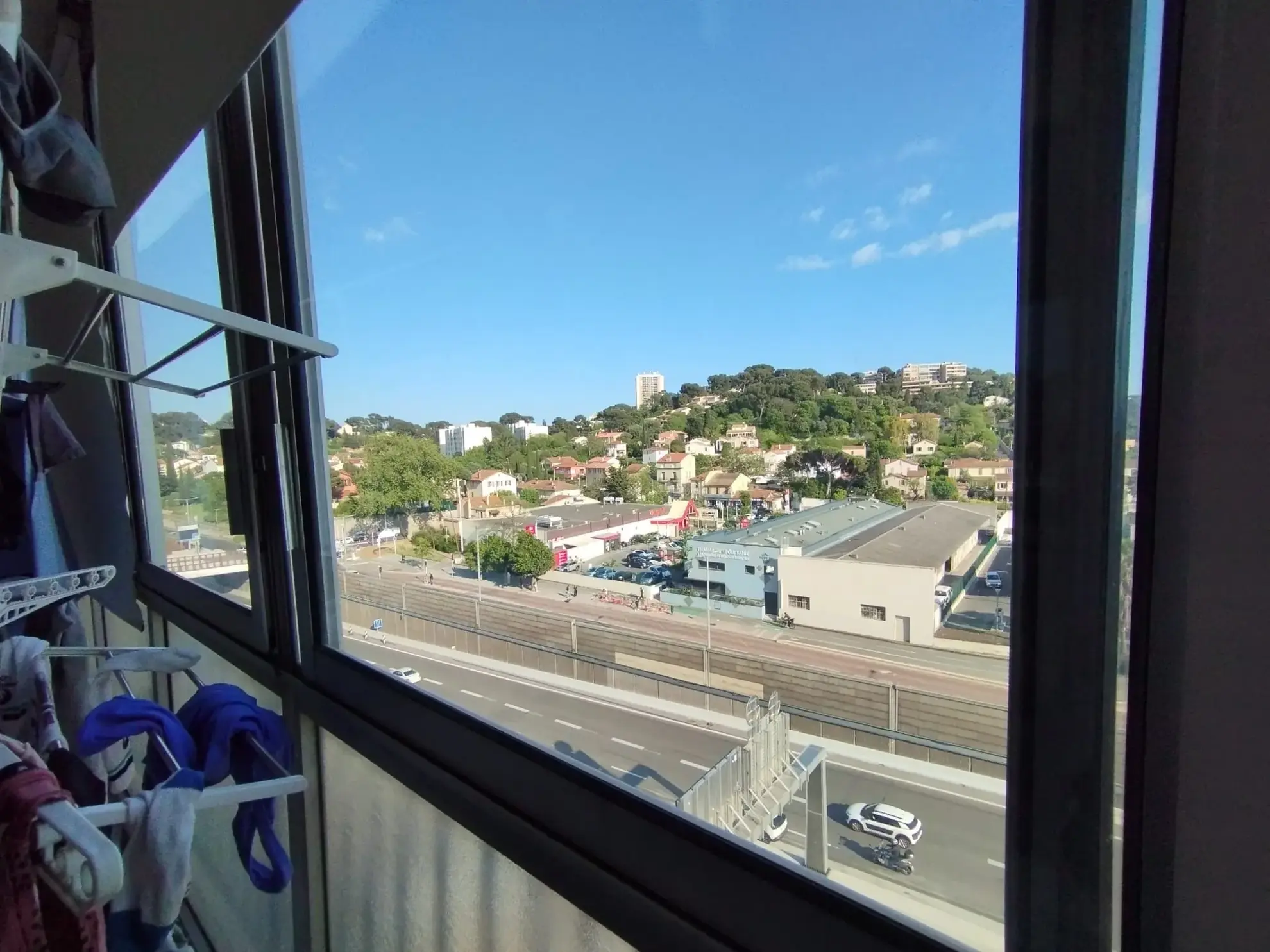 Appartement T4 de 65 m² à Toulon avec parking et cave, idéal investisseur 