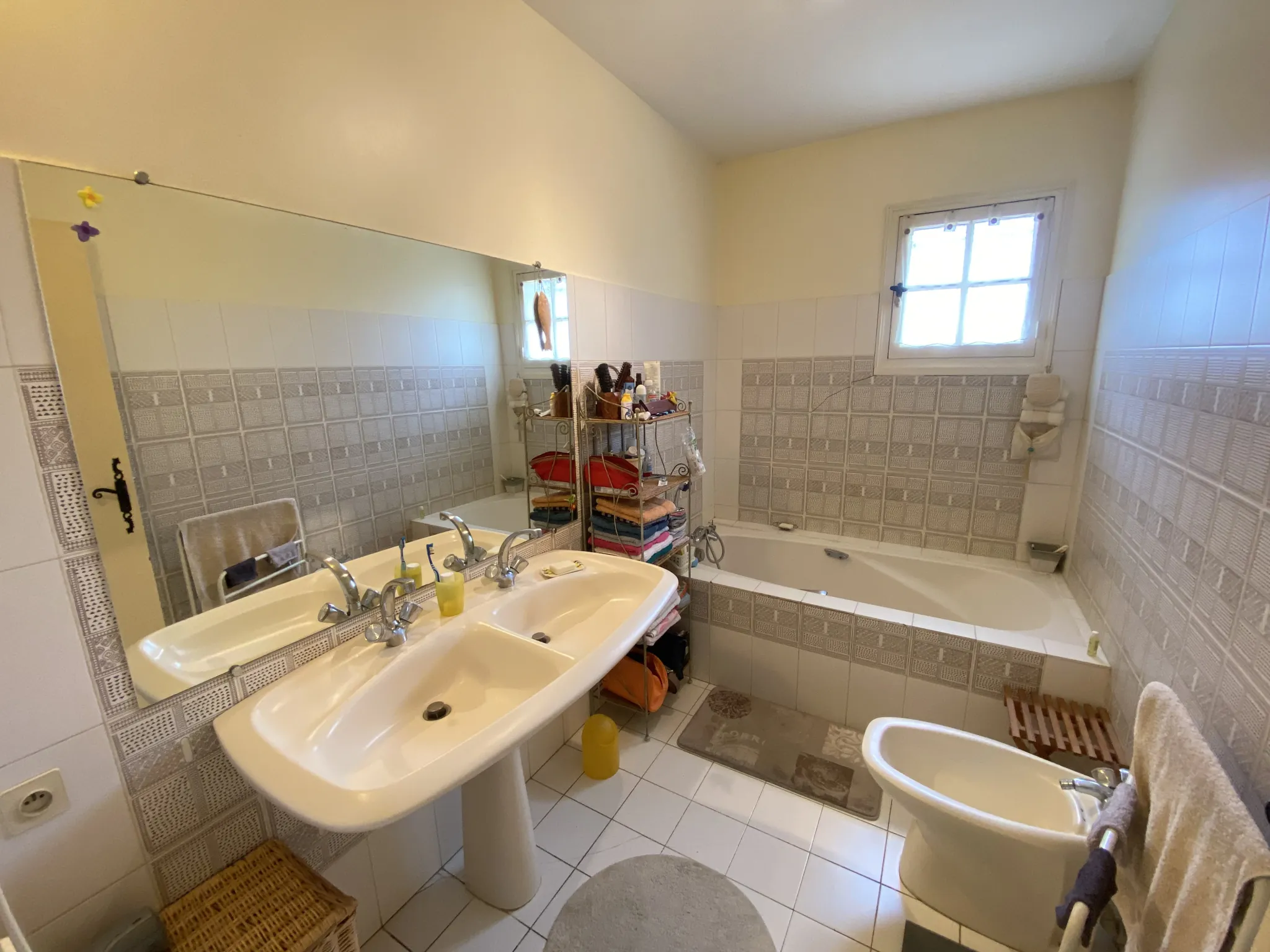 Villa de 160 m² proche centre-ville de La Réole avec 4 chambres et garage 