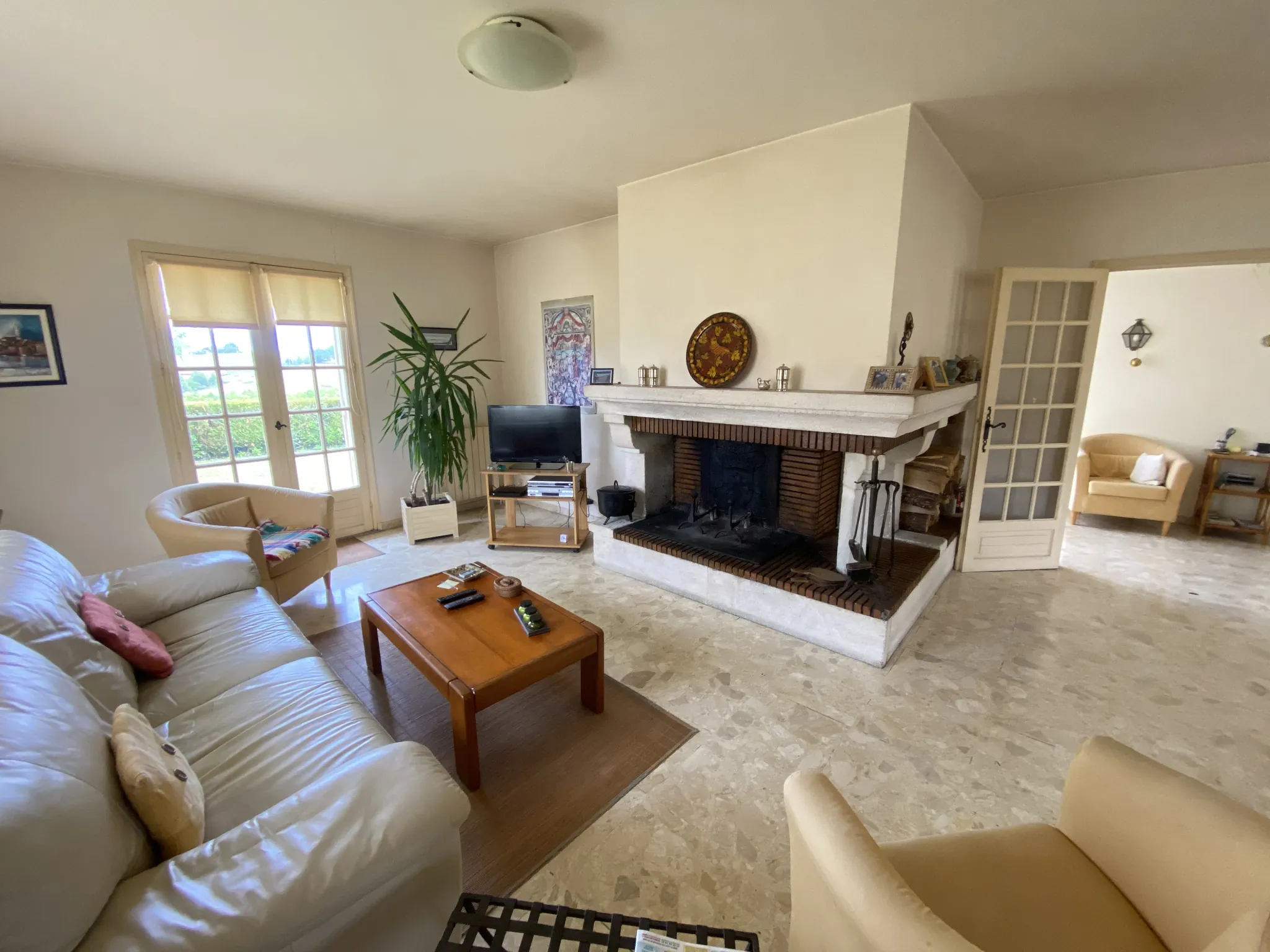 Villa de 160 m² proche centre-ville de La Réole avec 4 chambres et garage 