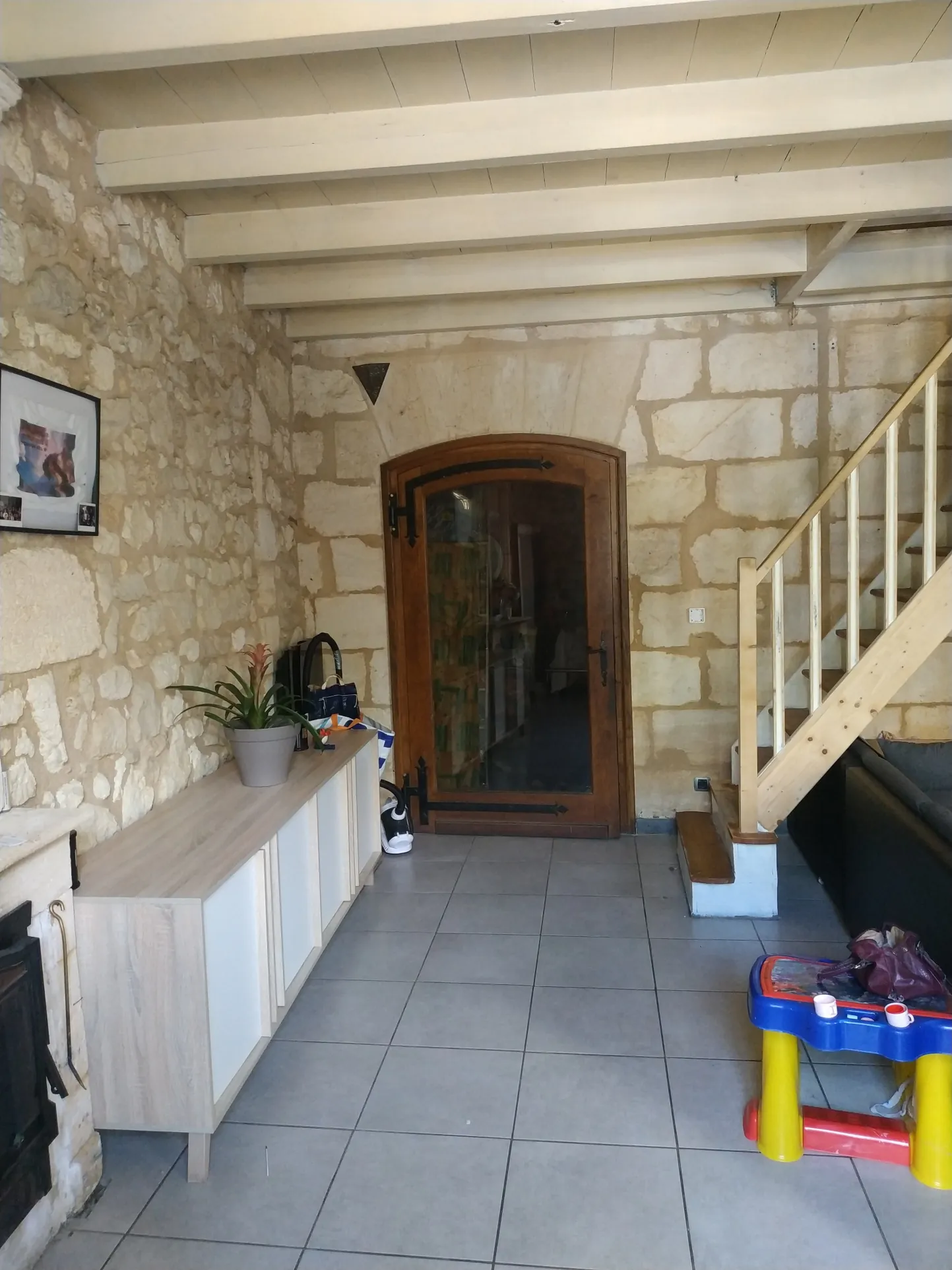 Maison à vendre à Lansac avec jardin, dépendance et chai, louée, à fort potentiel