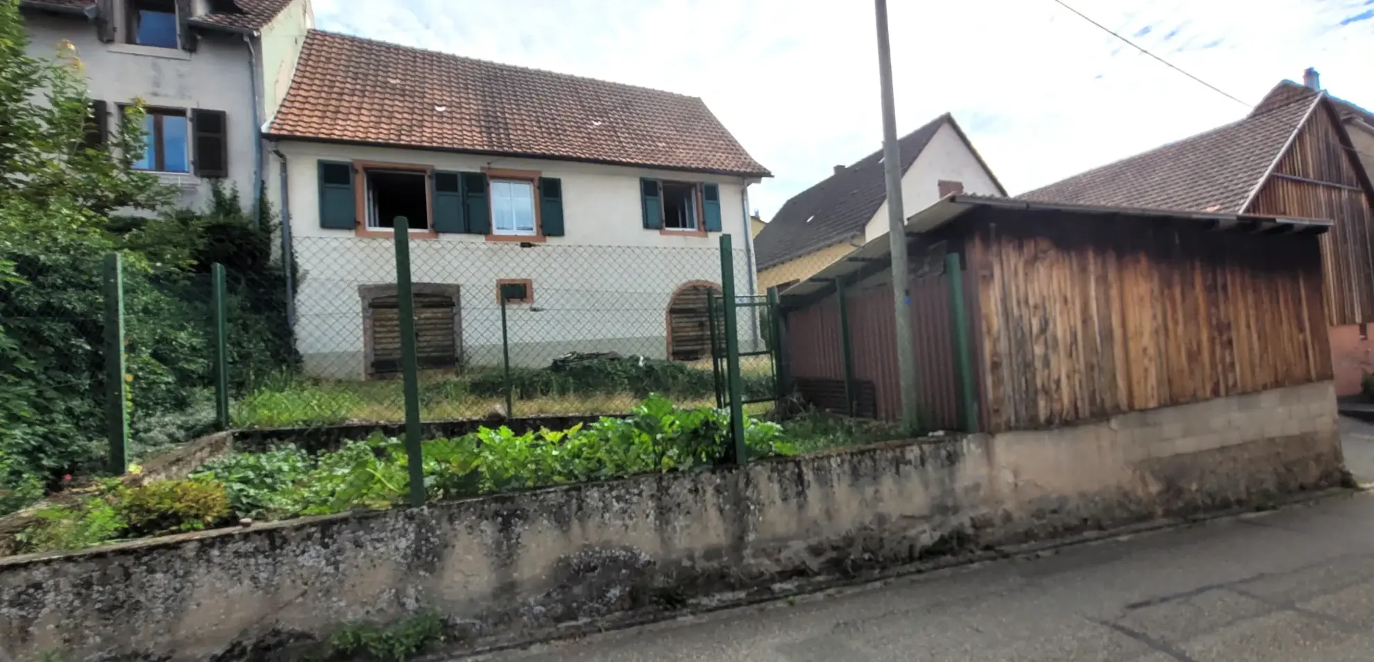 Maison jumelée à rénover de 80 m² avec jardin à Gunsbach (68) 