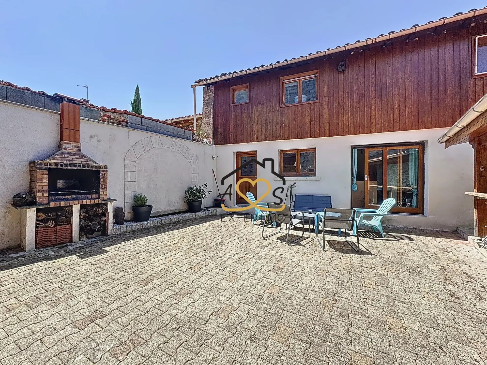 Ensemble immobilier à Billom avec maison et grange à rénover