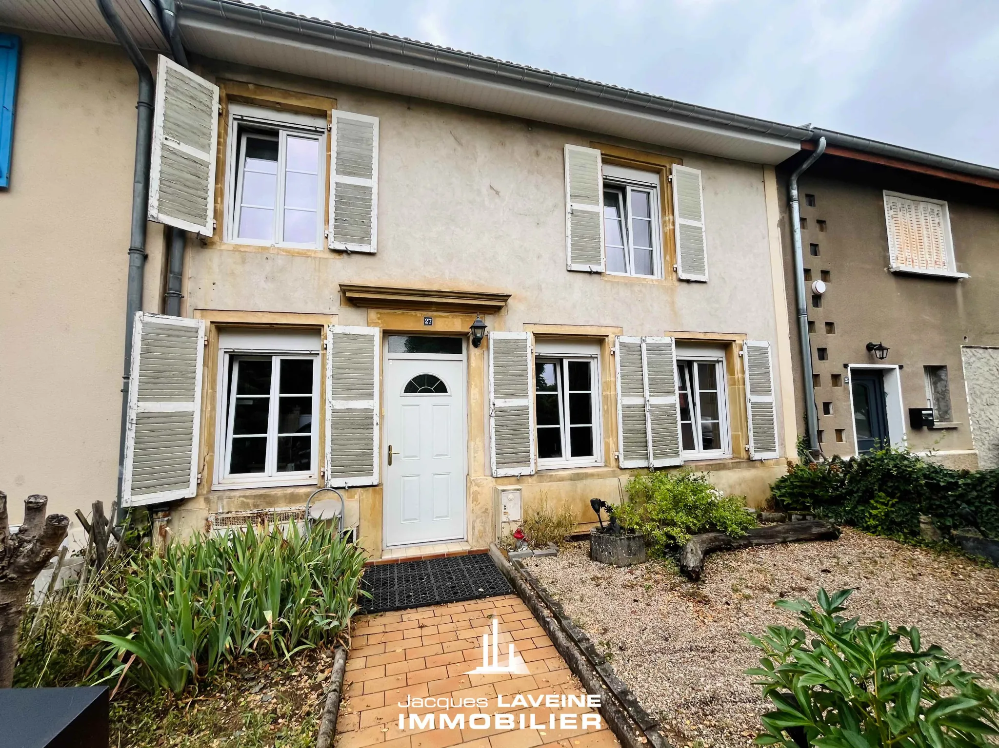 Maison mitoyenne rénovée à Marly avec jardin et 2 grandes chambres