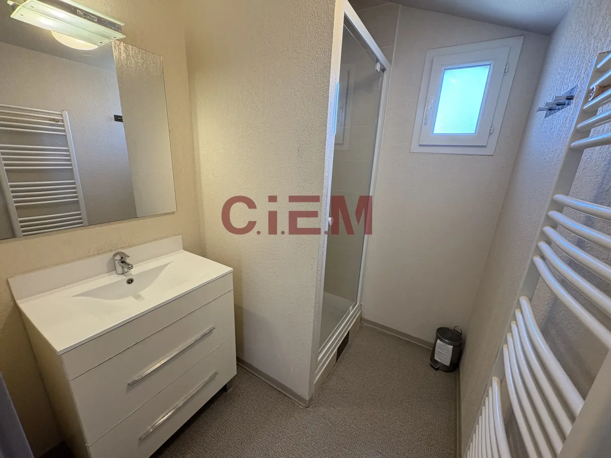 Maison de 45 m² à Lunel avec terrasse et parking privé, idéale pour investissement ou résidence secondaire 