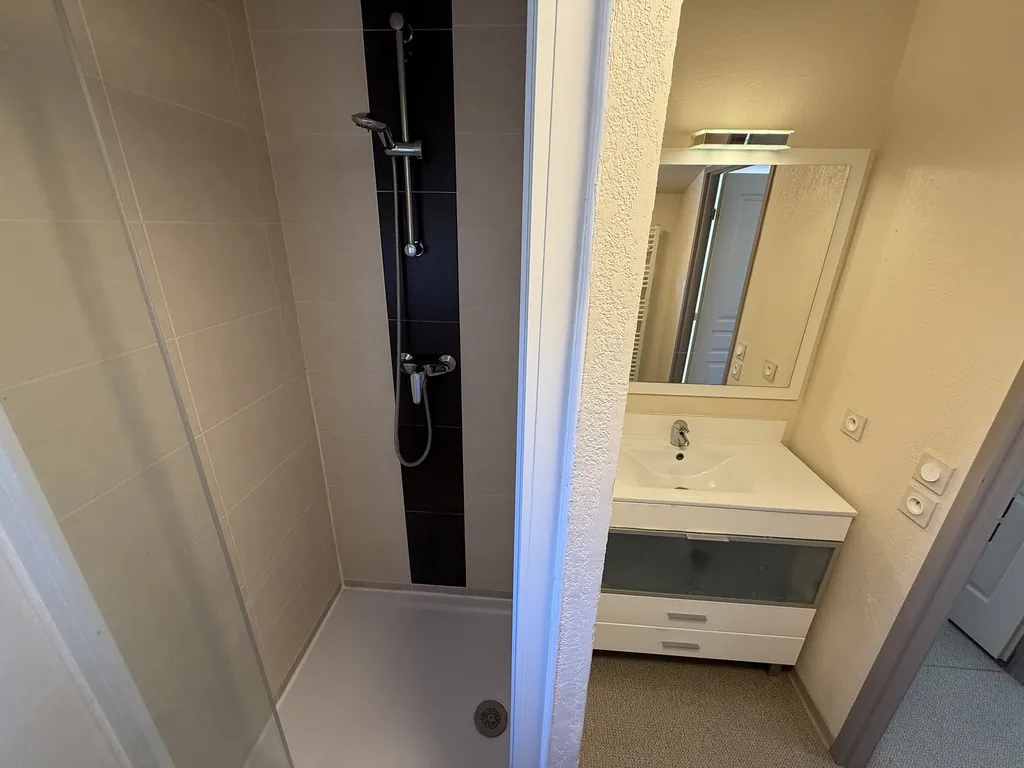 Maison de 45 m² avec terrasse et parking à Lunel 