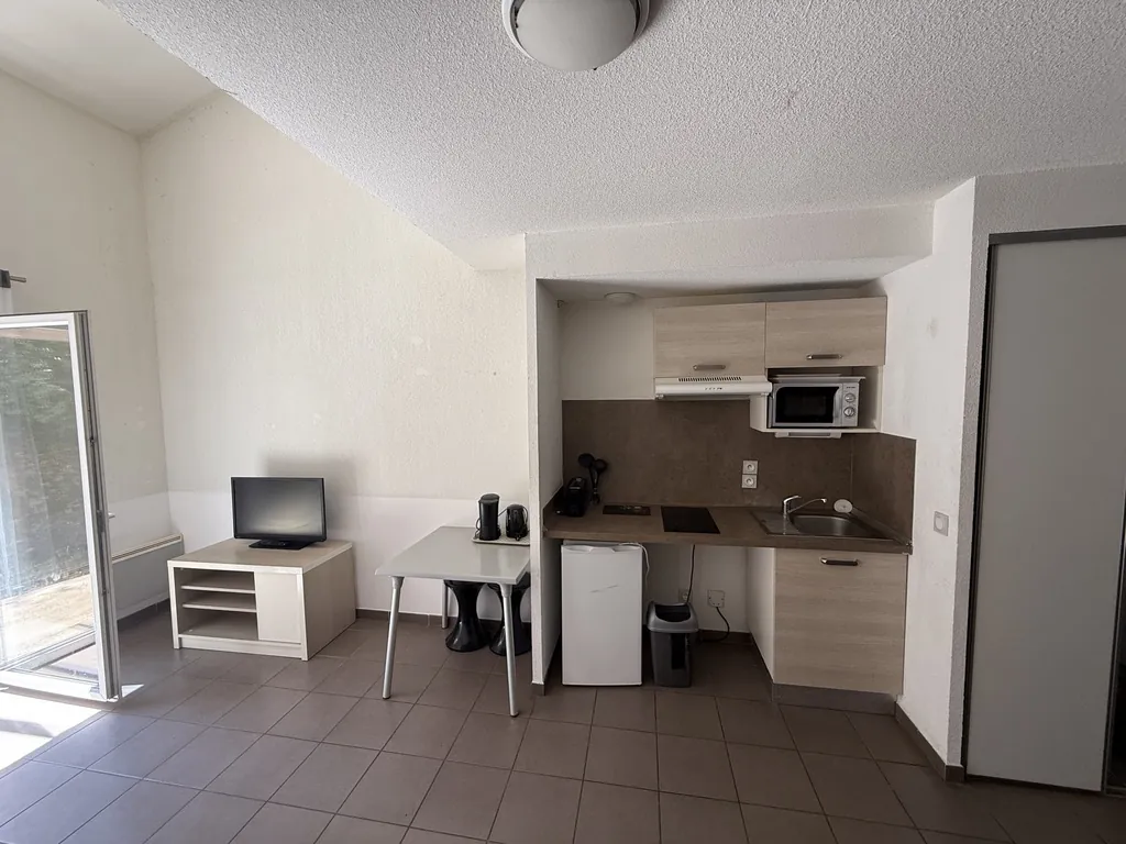 Maison de 45 m² avec terrasse et parking à Lunel 