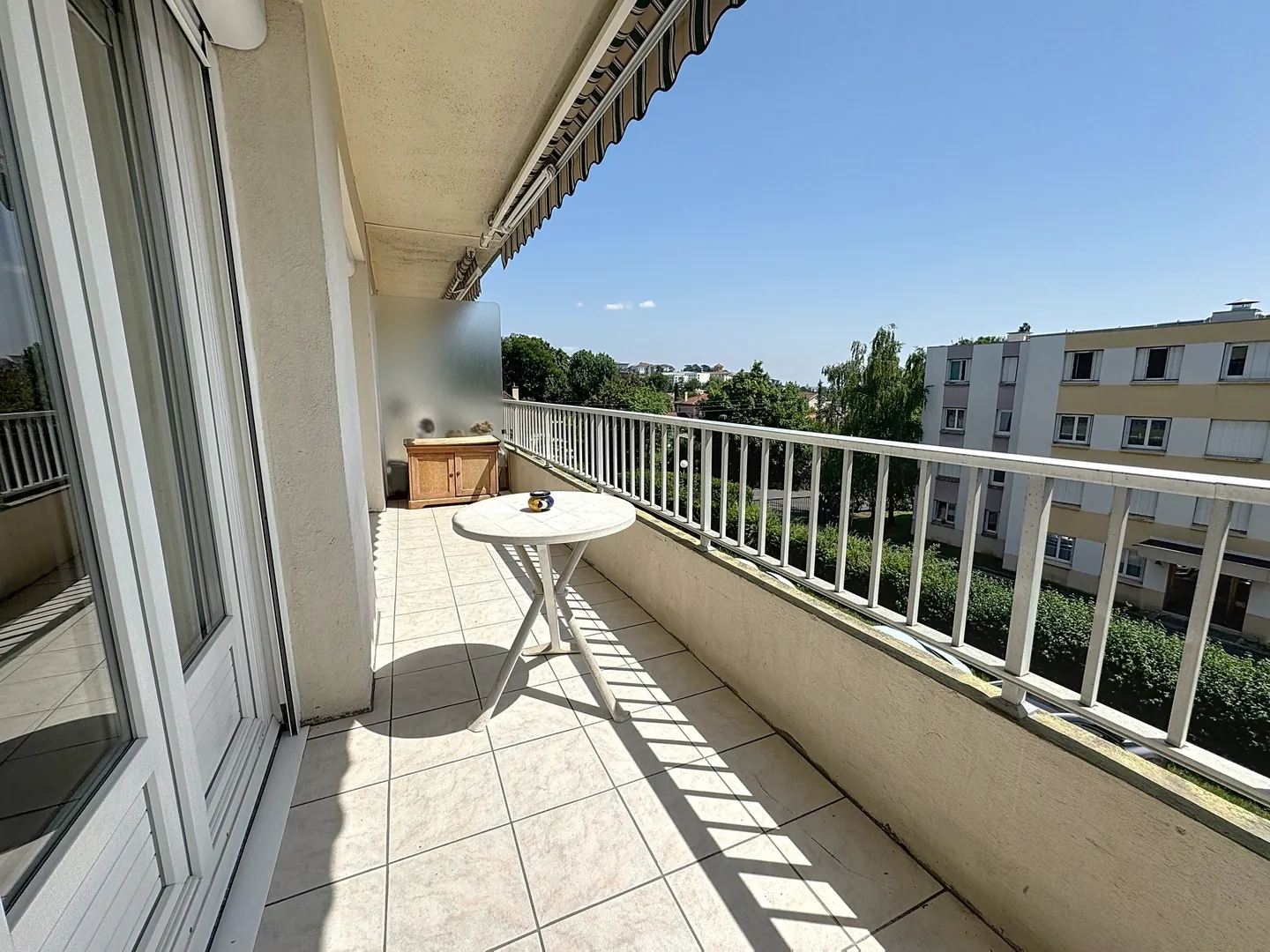 Appartement T3 de 68,5 m² avec parking et cave à St Genis Laval 