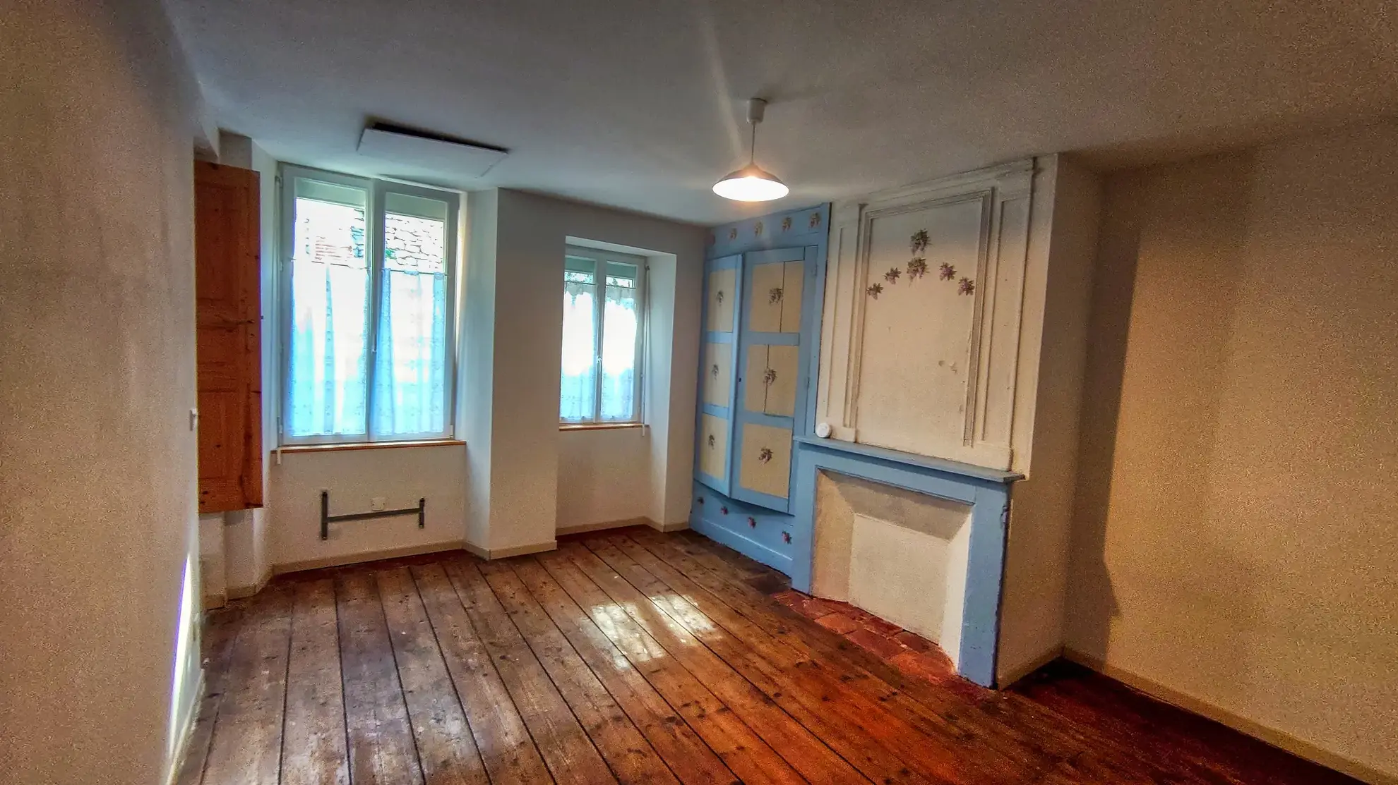 Authentique maison de village en pierre de 220 m² avec grange à Puy-l'Évêque 