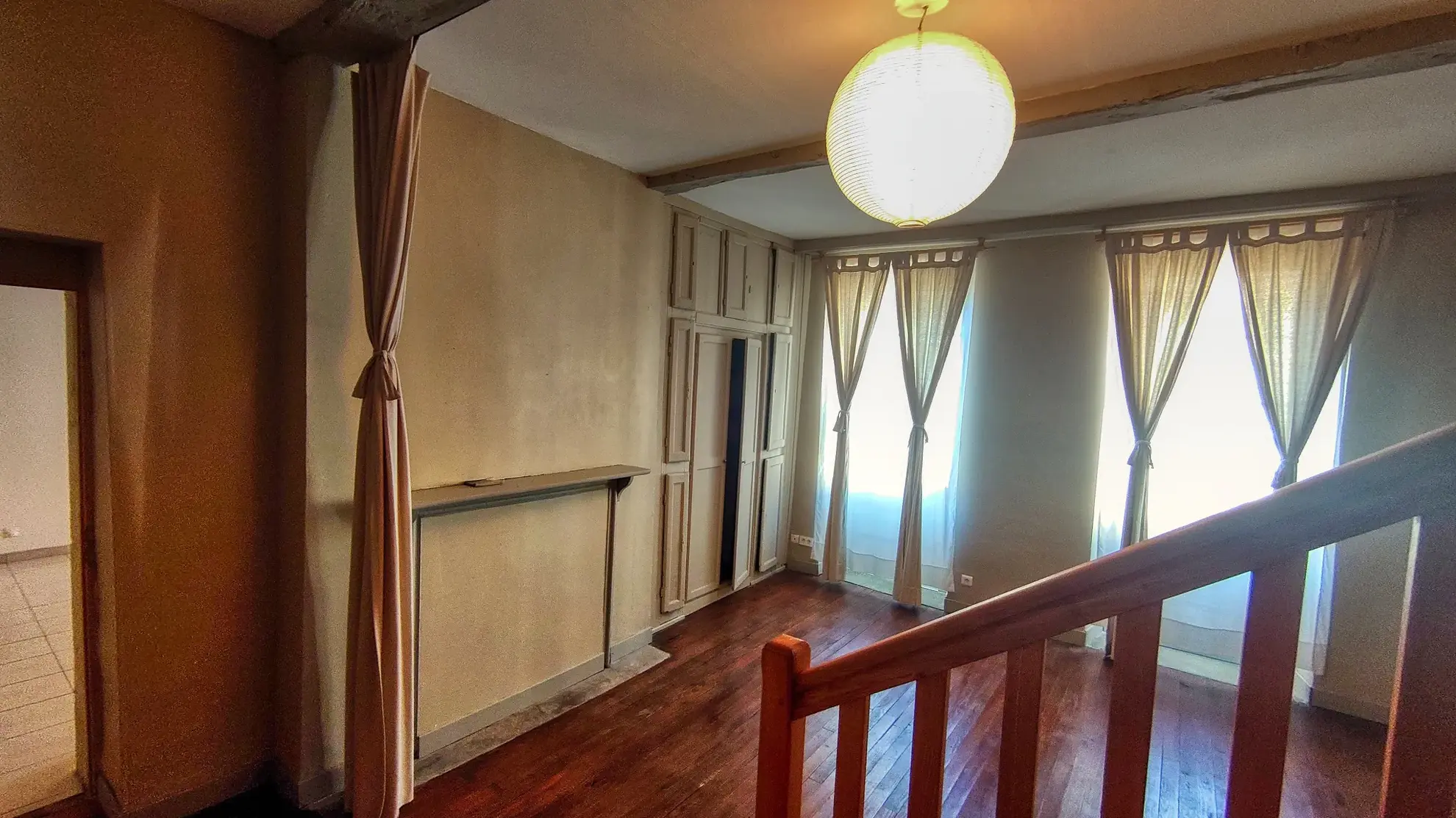 Authentique maison de village en pierre de 220 m² avec grange à Puy-l'Évêque 