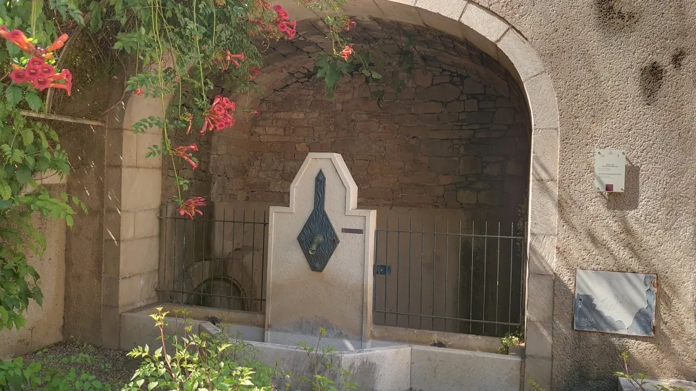 Authentique maison de village en pierre de 220 m² avec grange à Puy-l'Évêque 