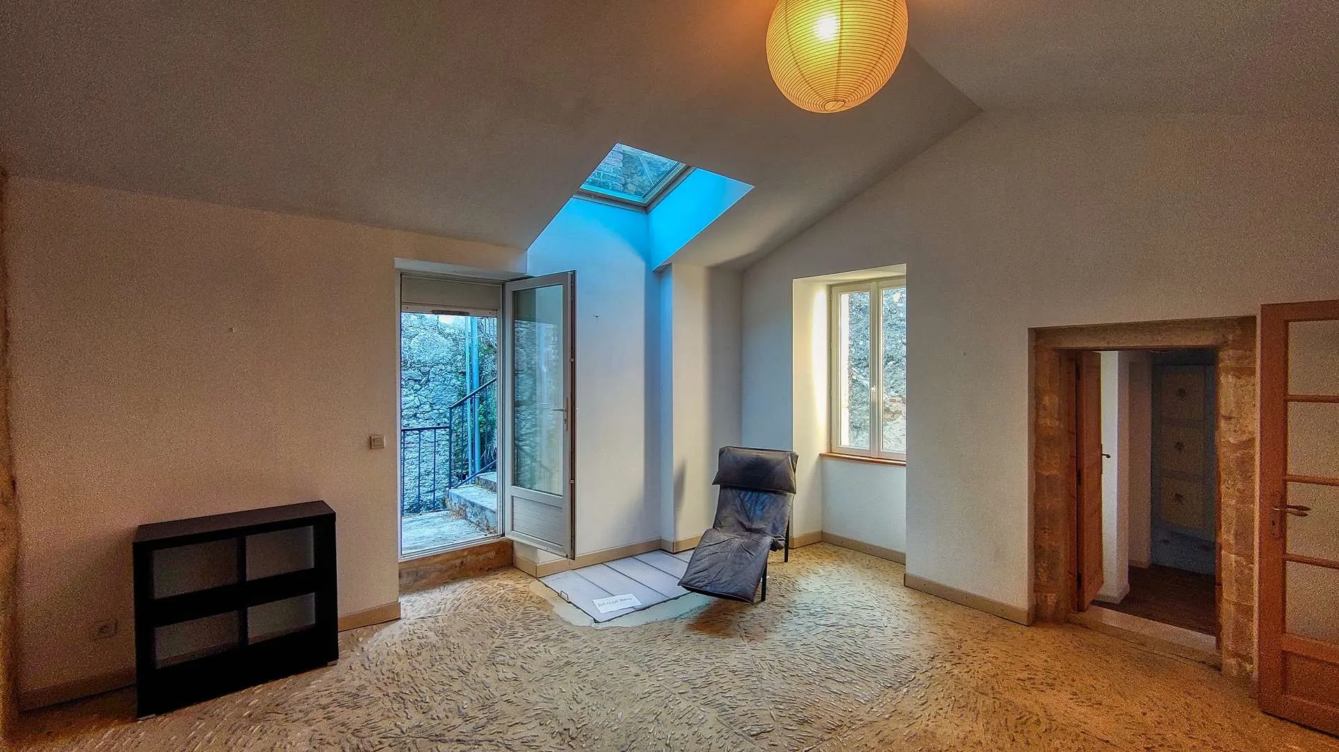 Authentique maison de village en pierre de 220 m² avec grange à Puy-l'Évêque 