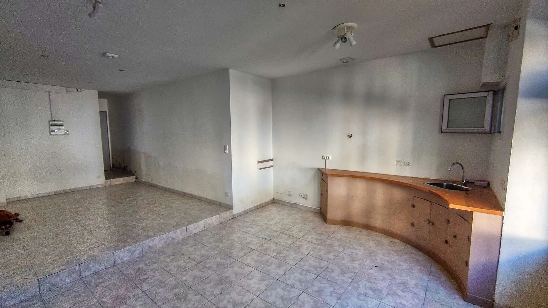 Authentique maison de village en pierre de 220 m² avec grange à Puy-l'Évêque 