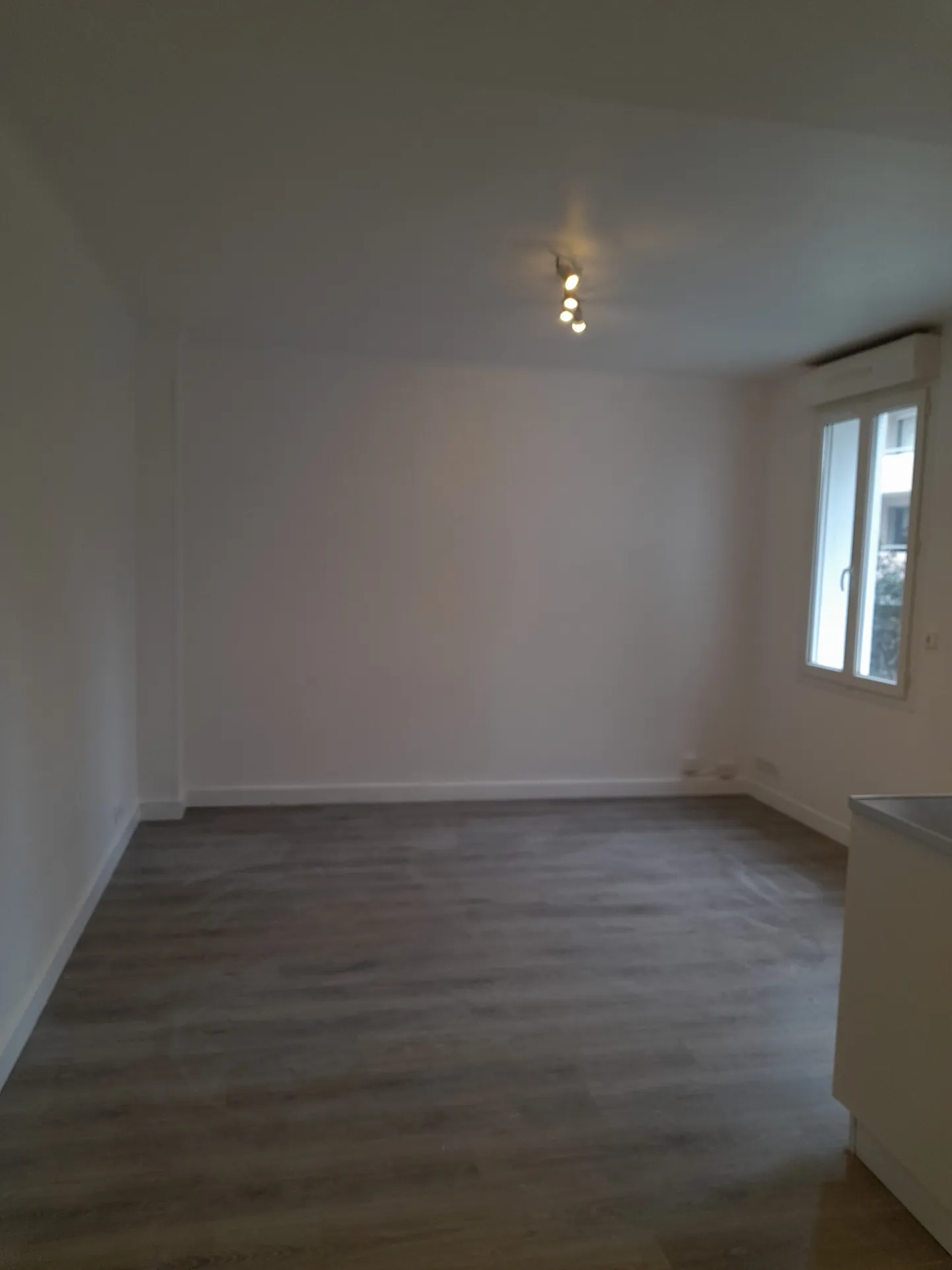 Appartement T2 rénové de 40 m² à Perpignan avec parking privé et vue sur jardin 