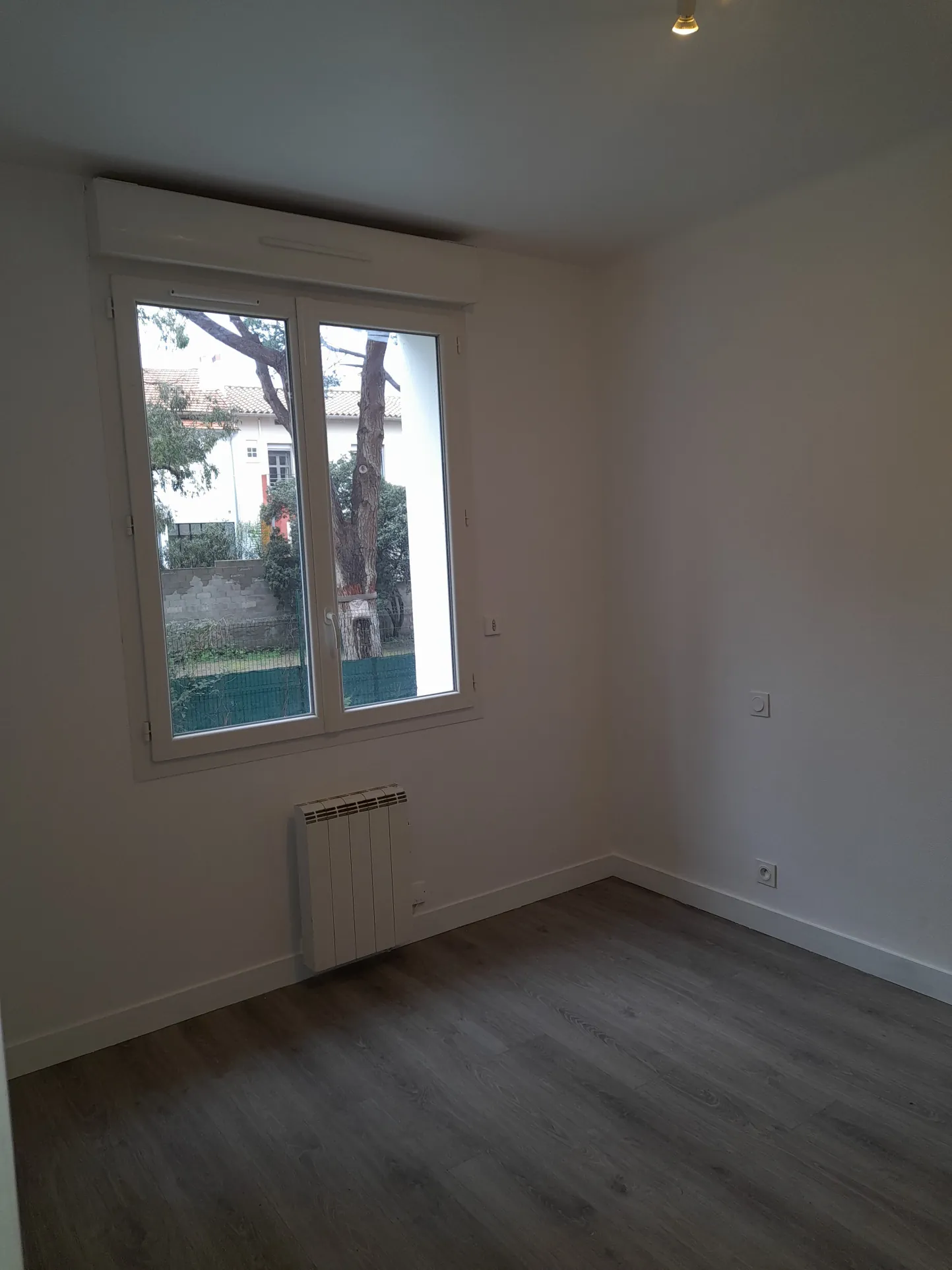 Appartement T2 rénové de 40 m² à Perpignan avec parking privé et vue sur jardin 