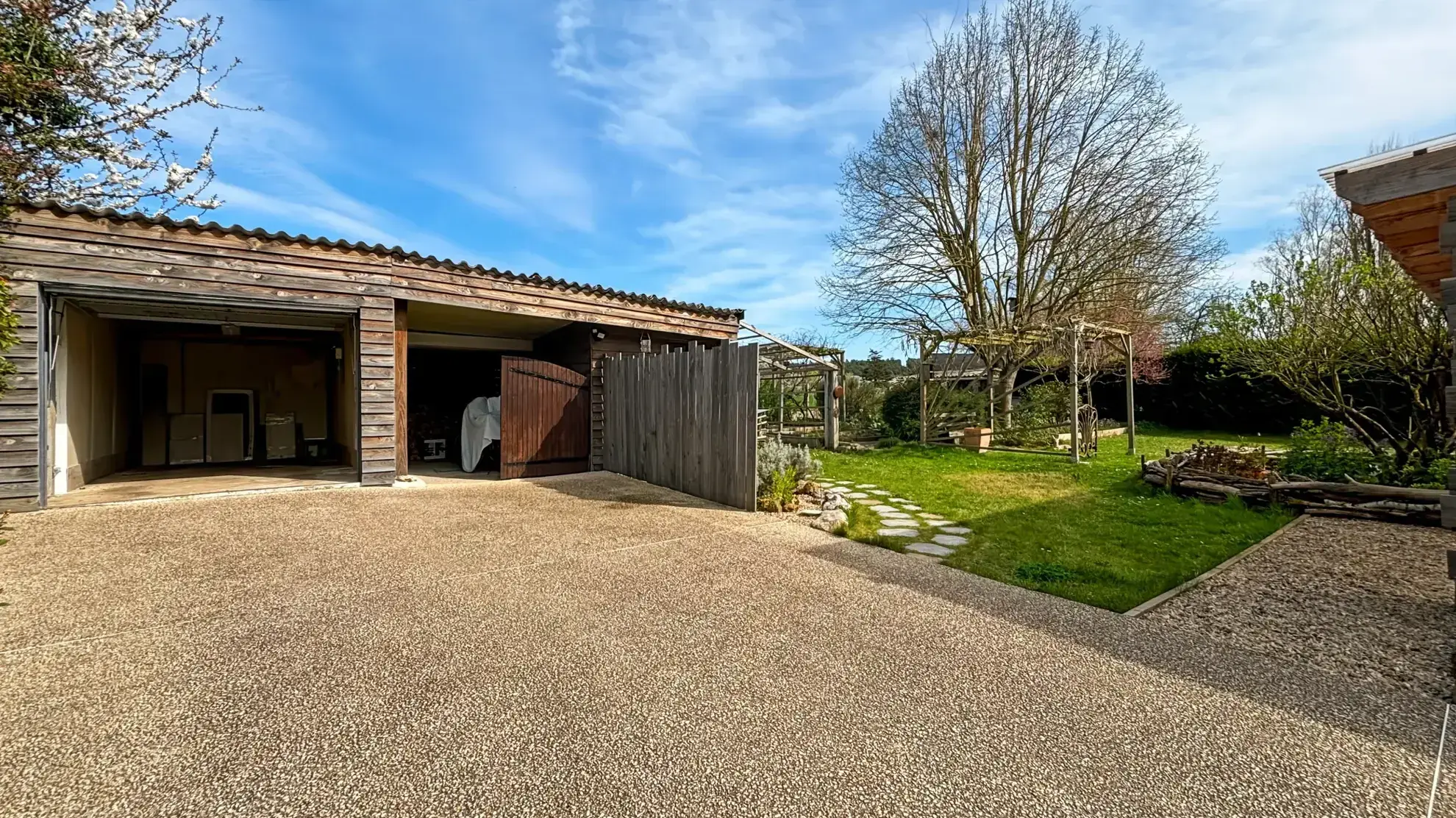 Charmante maison à vendre de 104 m² avec jardin à Maisse, proche RER C et D 