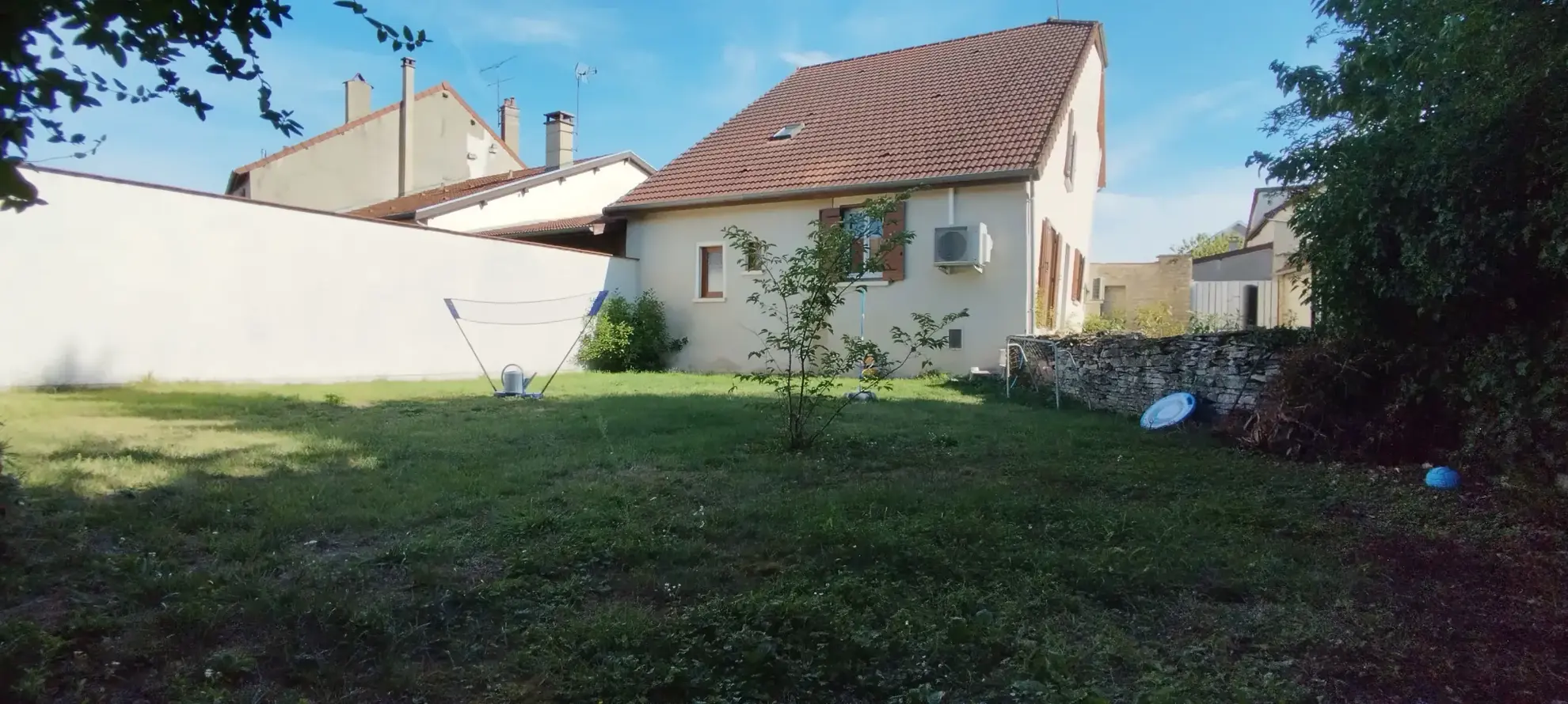 Magnifique maison en pierres avec 4 chambres et jardin à Chateauvillain 